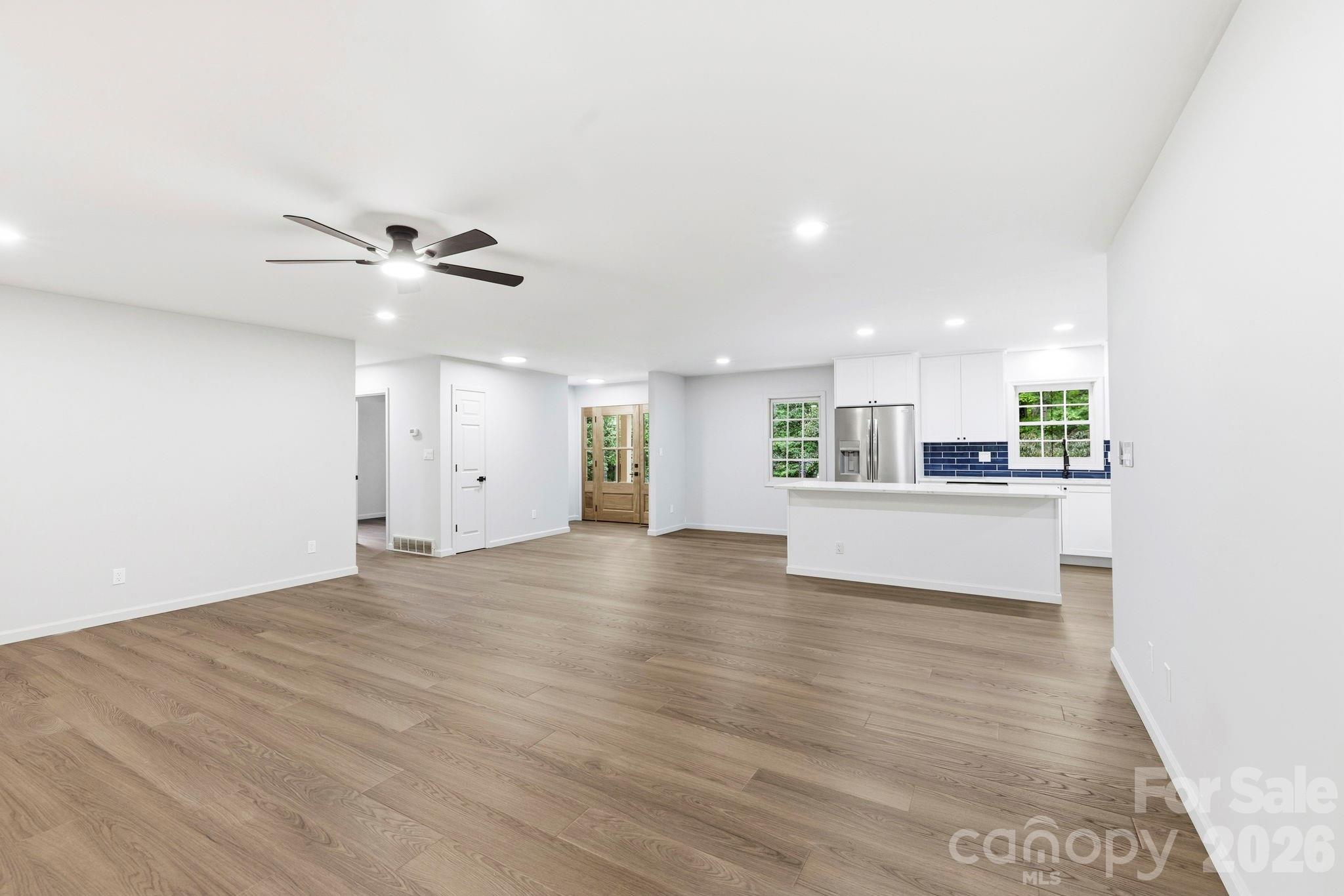Single Family Residence at 1079 Dupont Road, Hendersonville, photo 13 of 44