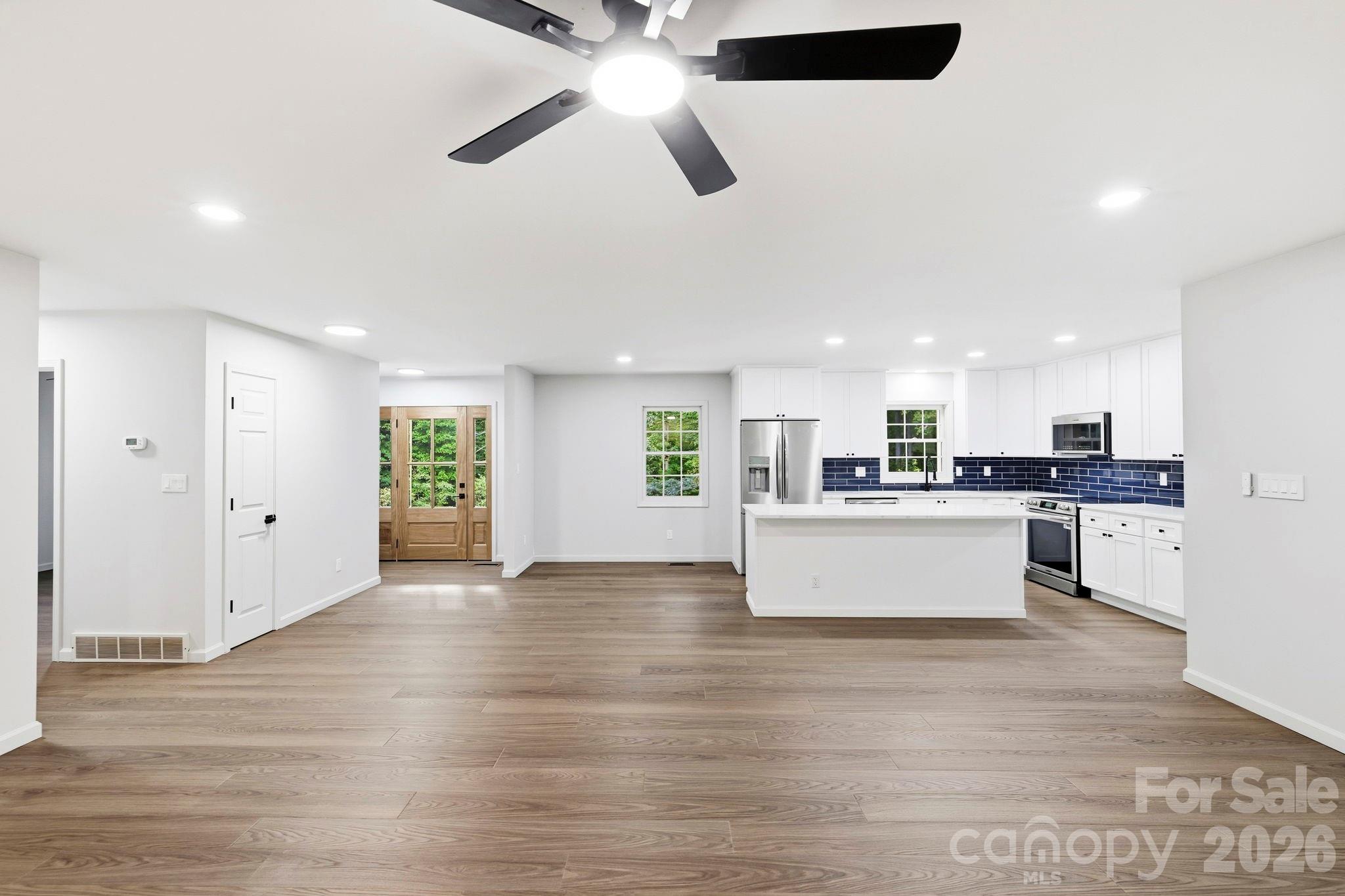 Single Family Residence at 1079 Dupont Road, Hendersonville, photo 14 of 44