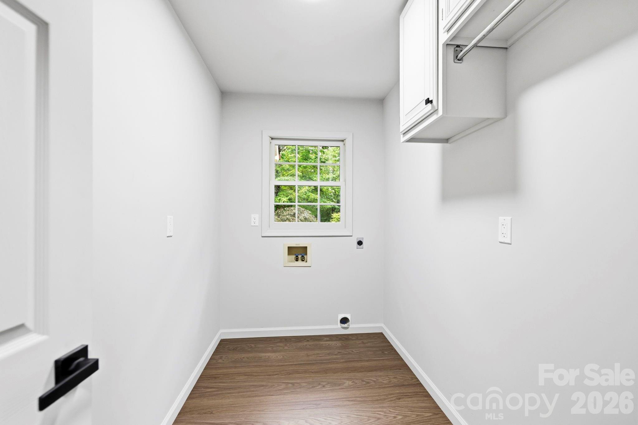 Laundry - 1079 Dupont Road, Hendersonville