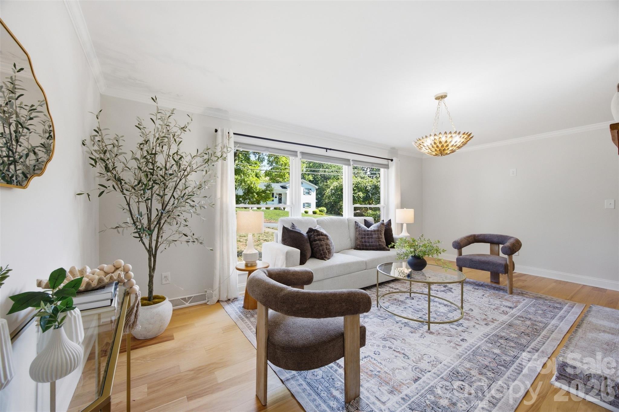 Single Family Residence at 314 Dogwood Lane, Belmont, photo 5 of 37