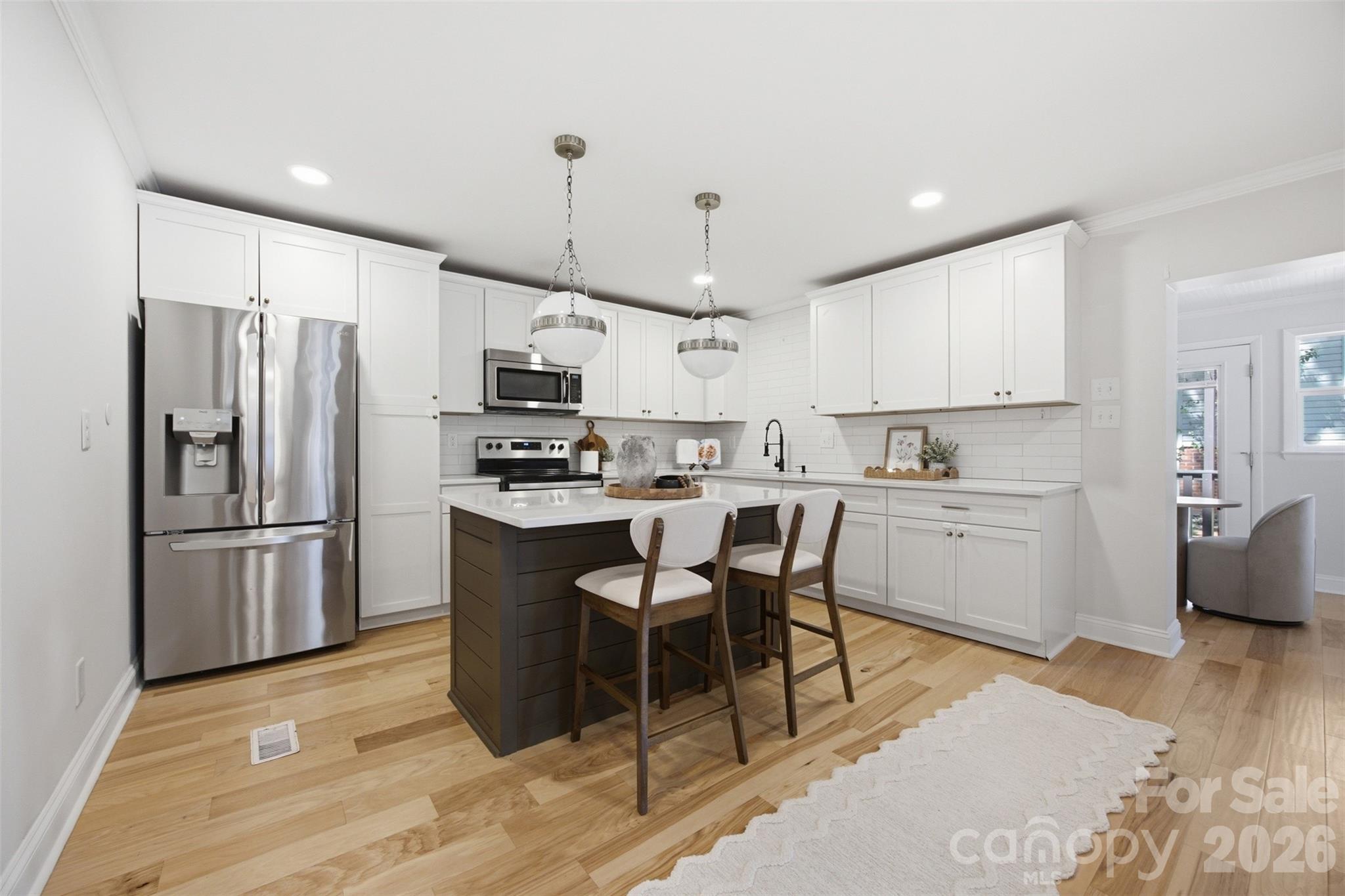 Single Family Residence at 314 Dogwood Lane, Belmont, photo 7 of 37