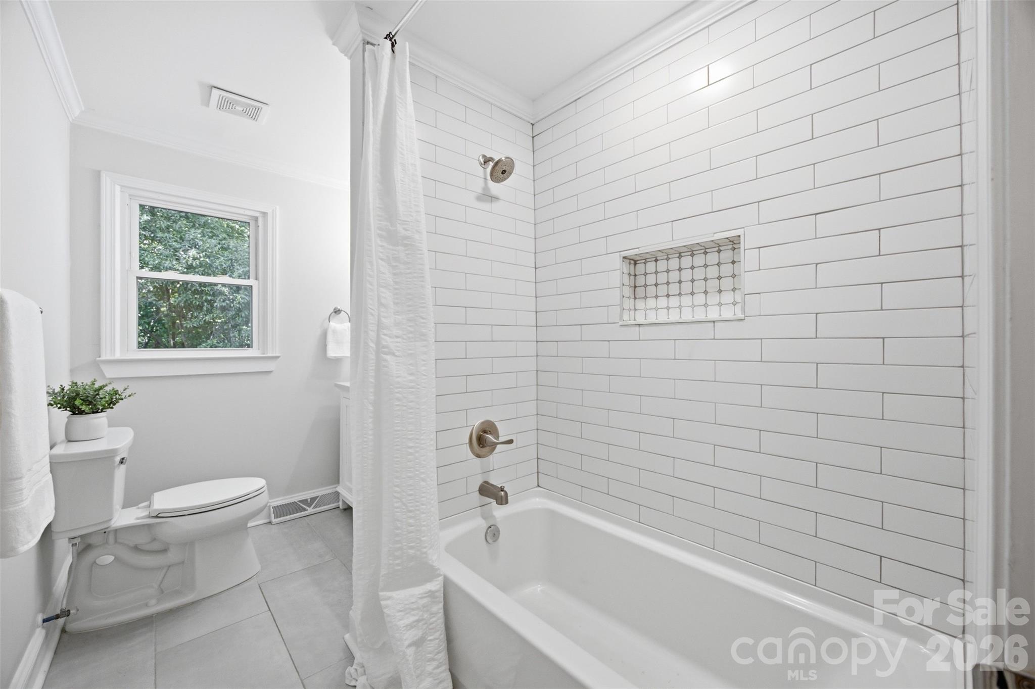 Single Family Residence at 314 Dogwood Lane, Belmont, photo 15 of 37