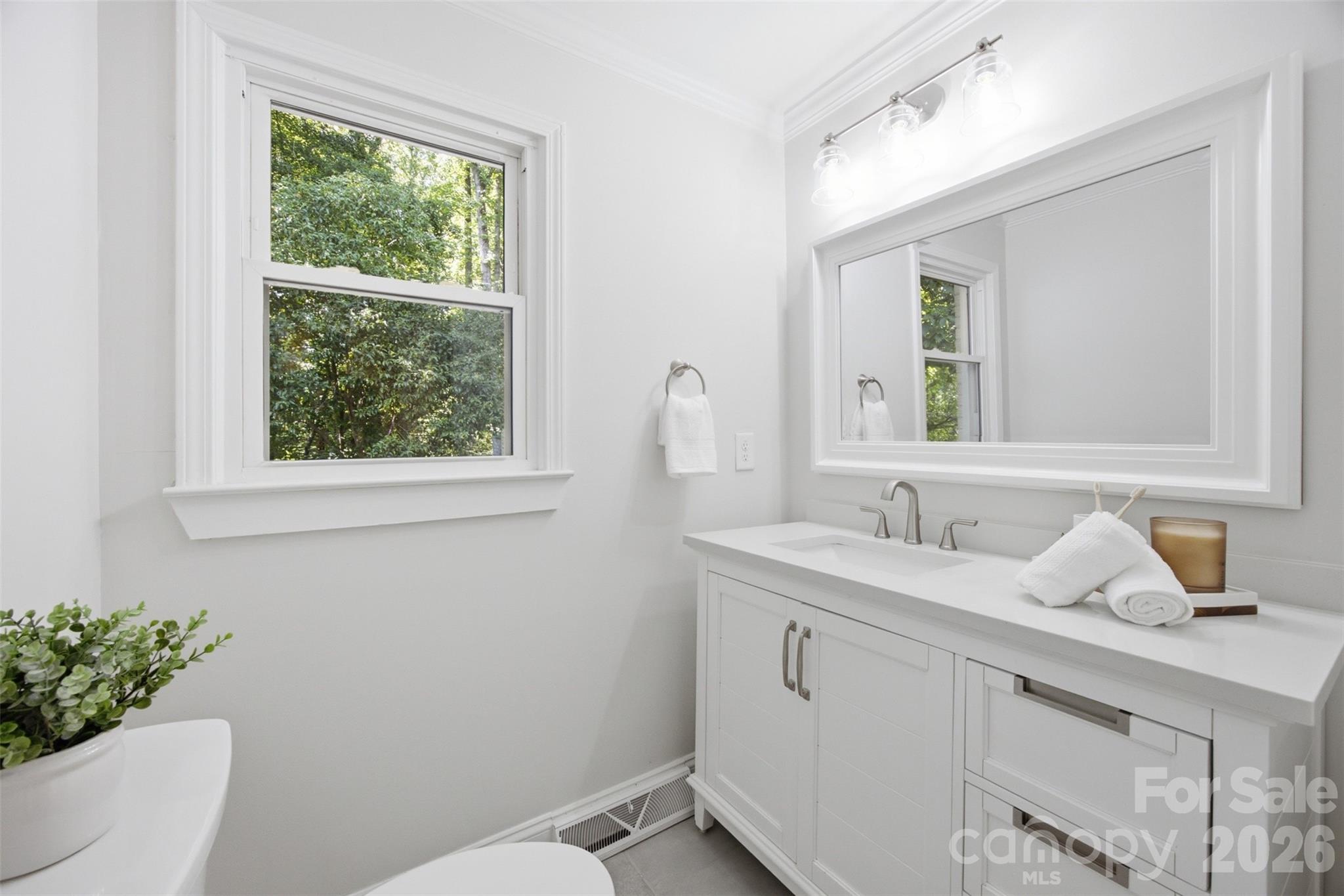 Single Family Residence at 314 Dogwood Lane, Belmont, photo 16 of 37