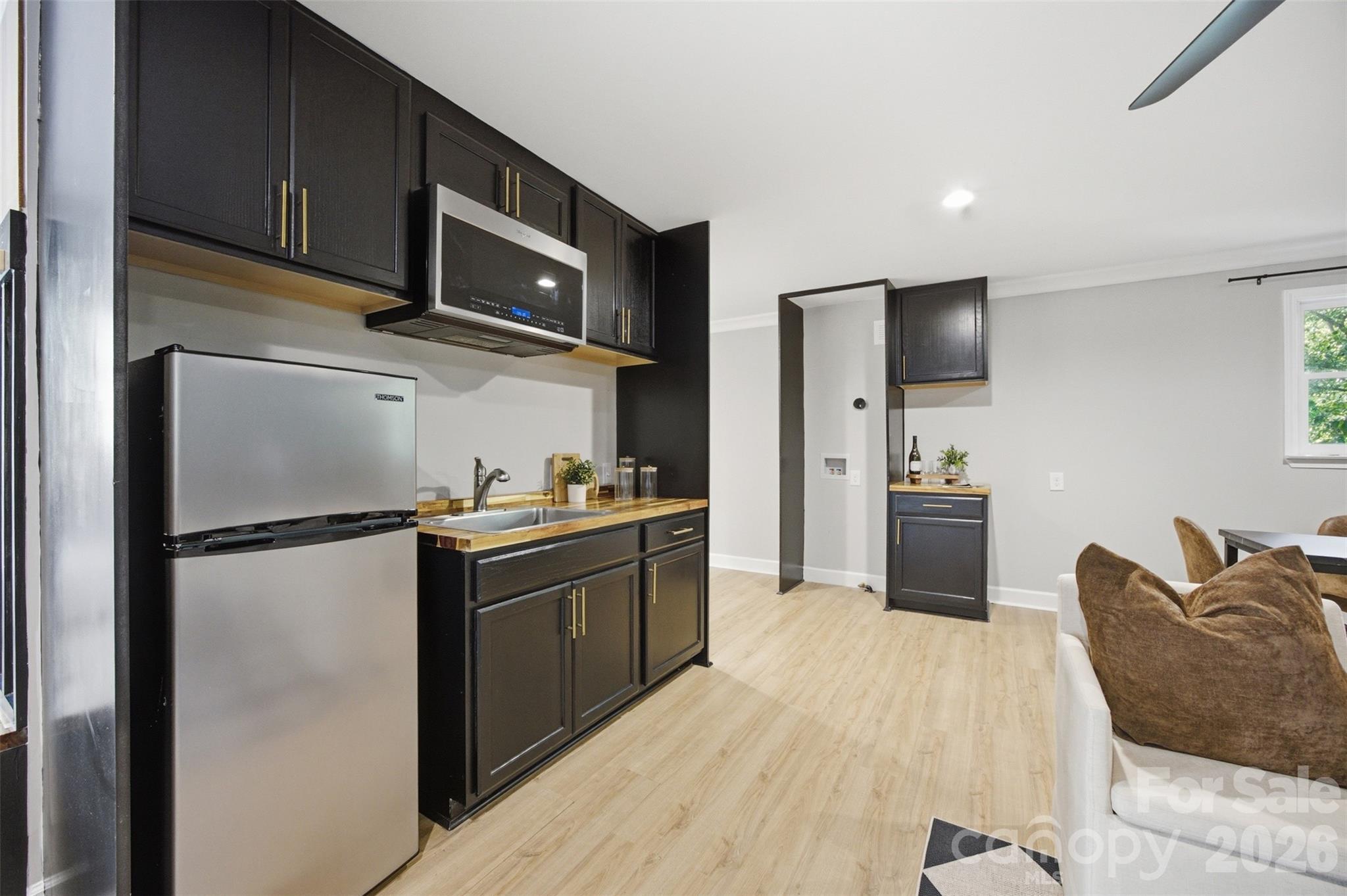 Single Family Residence at 314 Dogwood Lane, Belmont, photo 22 of 37