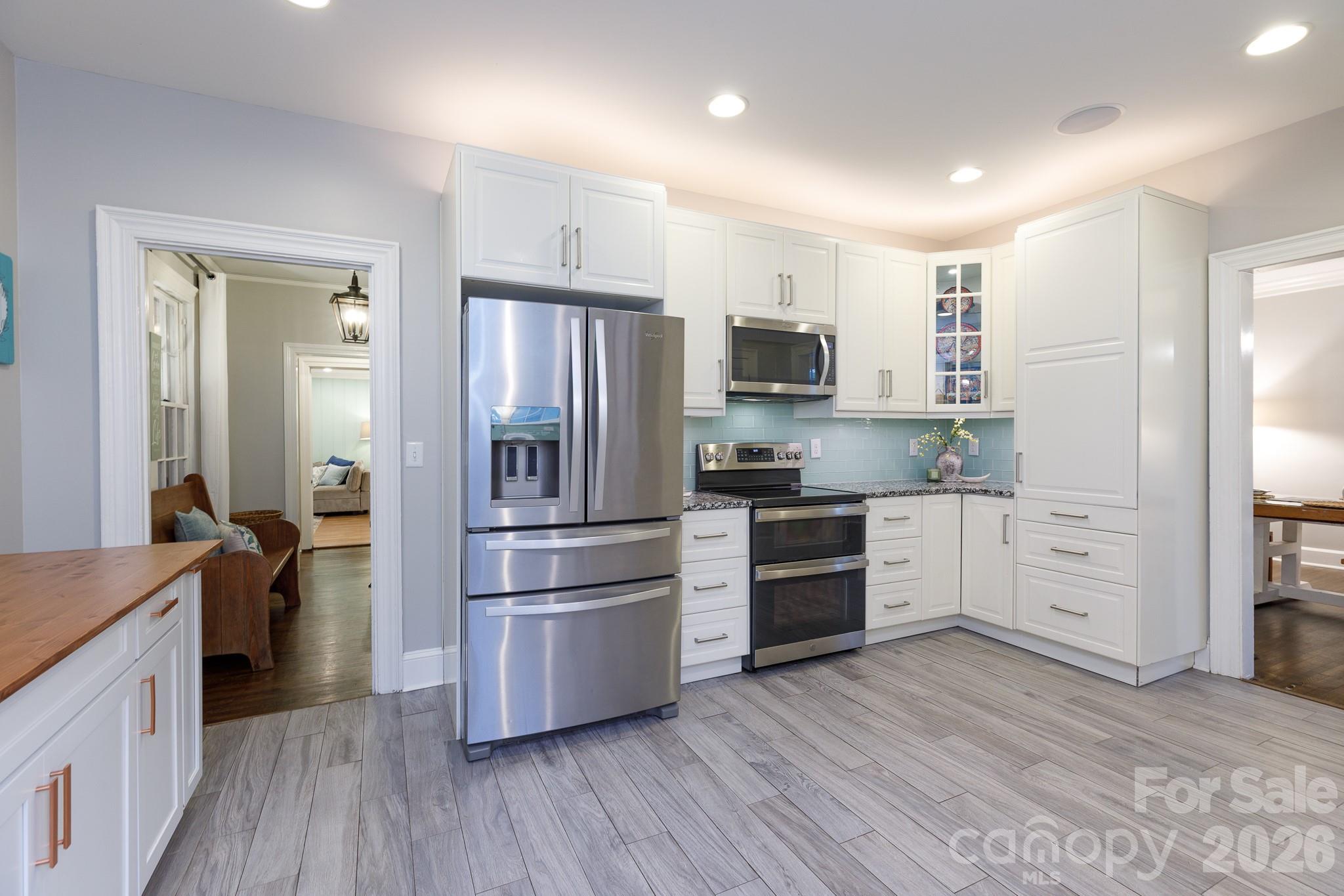 Fridge and double oven - 411 Dale Avenue, Gastonia