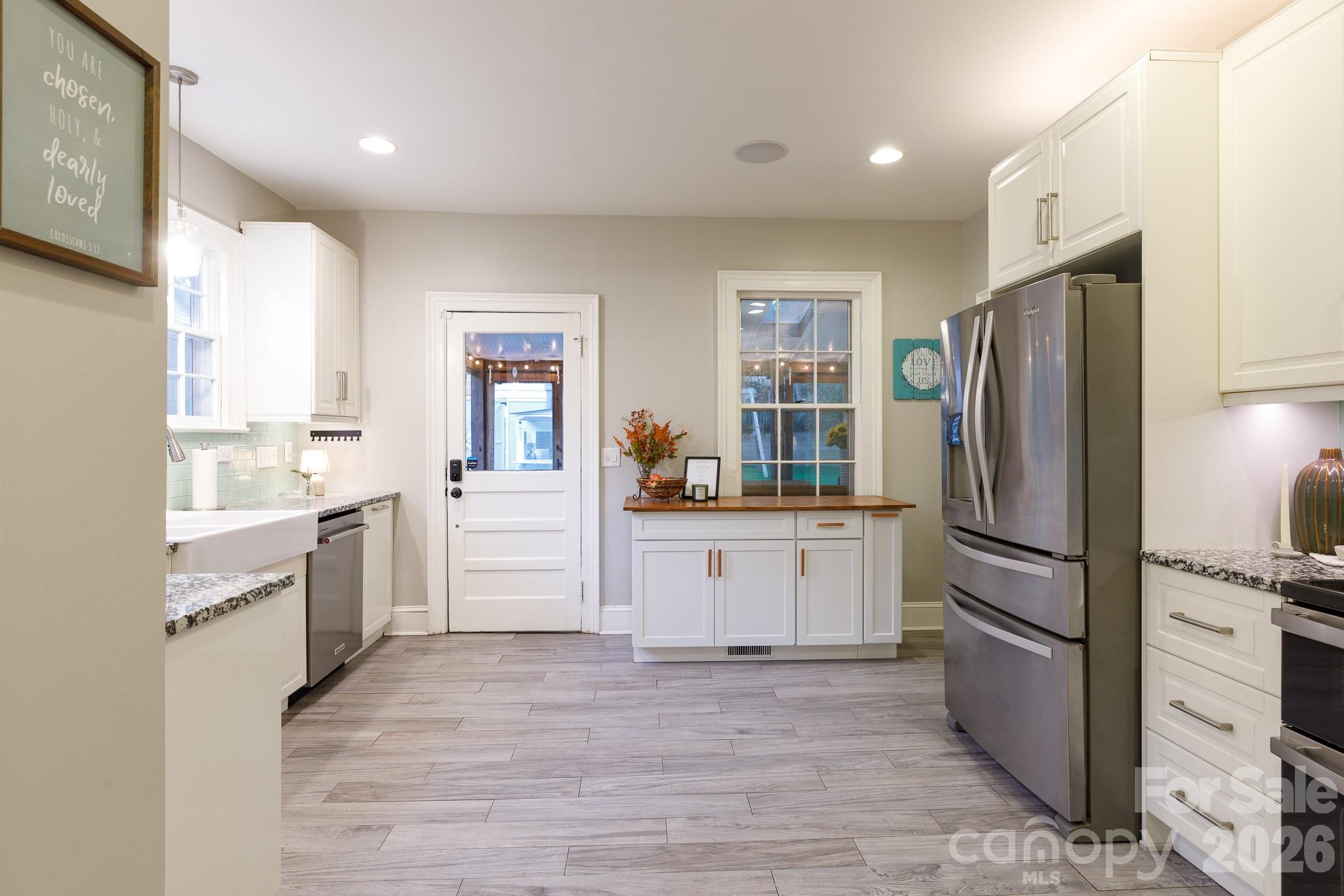Recessed lighting and under counter task lighting - 411 Dale Avenue, Gastonia