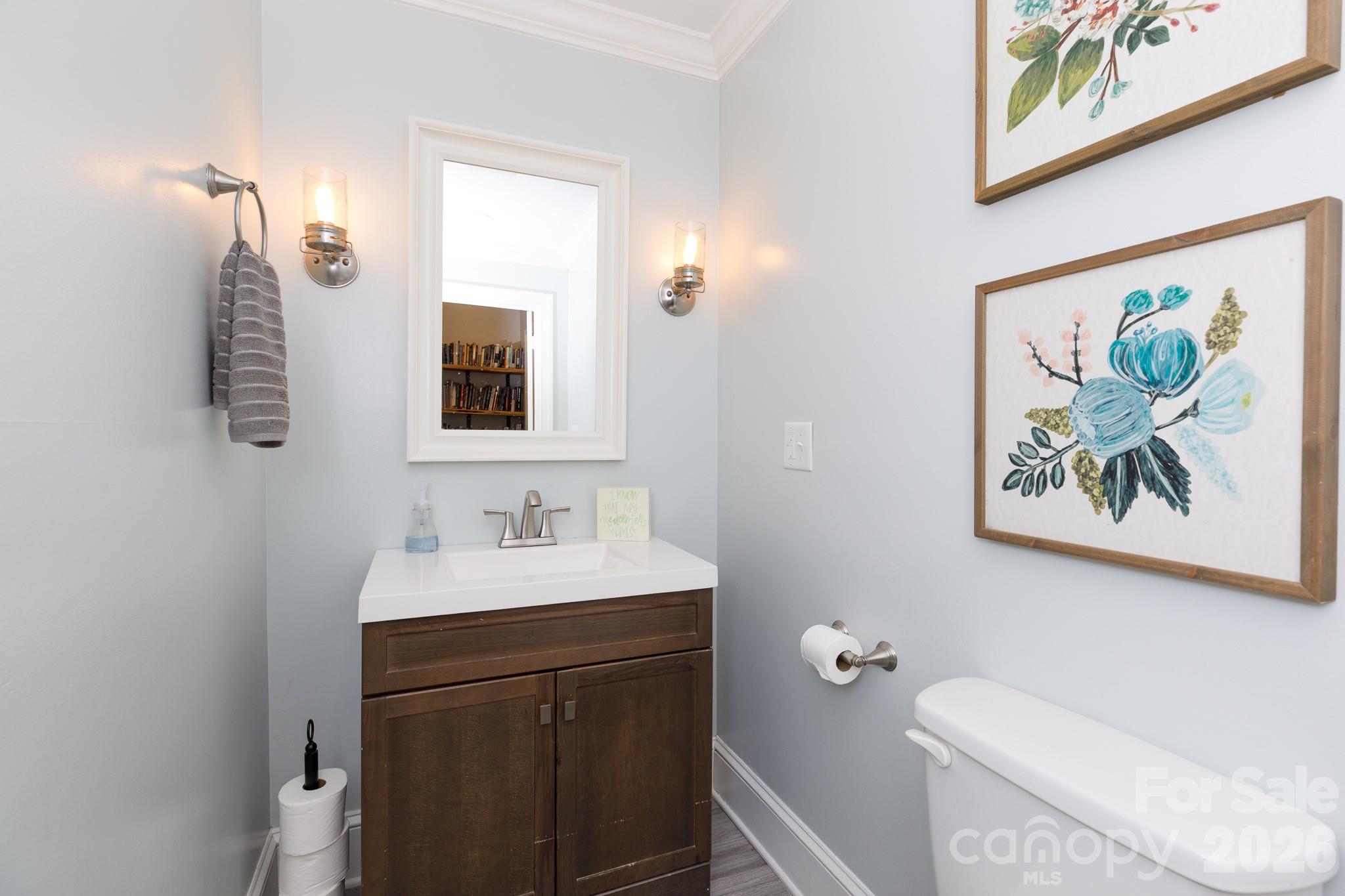 1/2 bath on main - 411 Dale Avenue, Gastonia