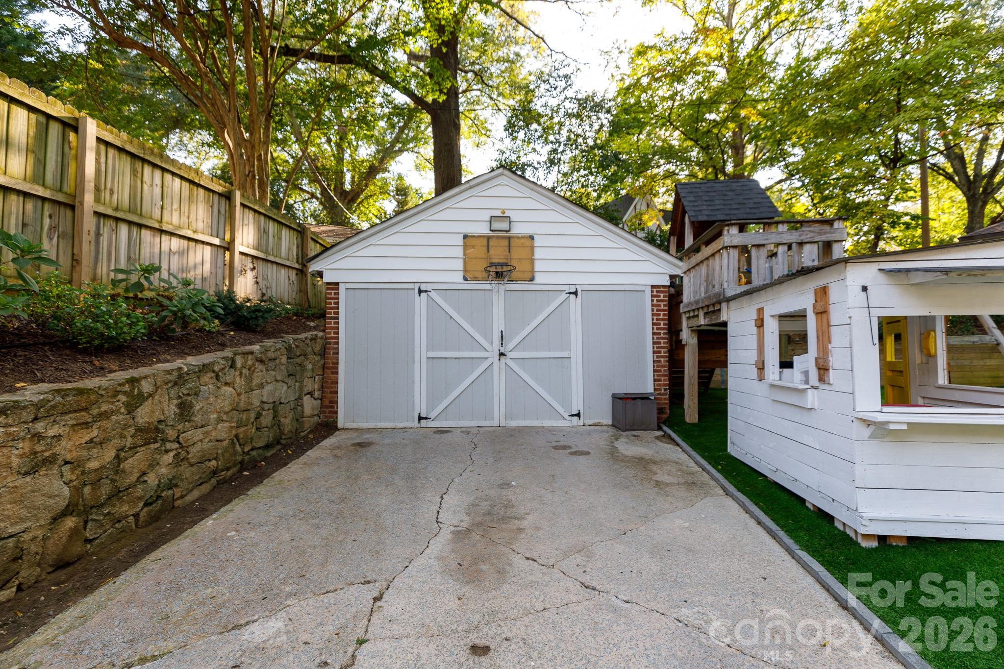 Double garage/workshop w power - 411 Dale Avenue, Gastonia