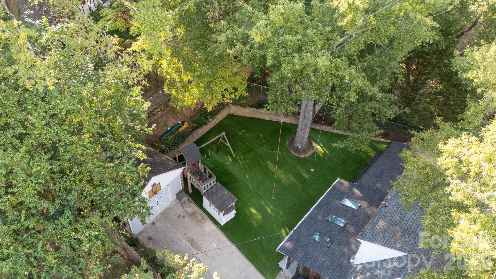 Entertaining dream yard! - 411 Dale Avenue, Gastonia