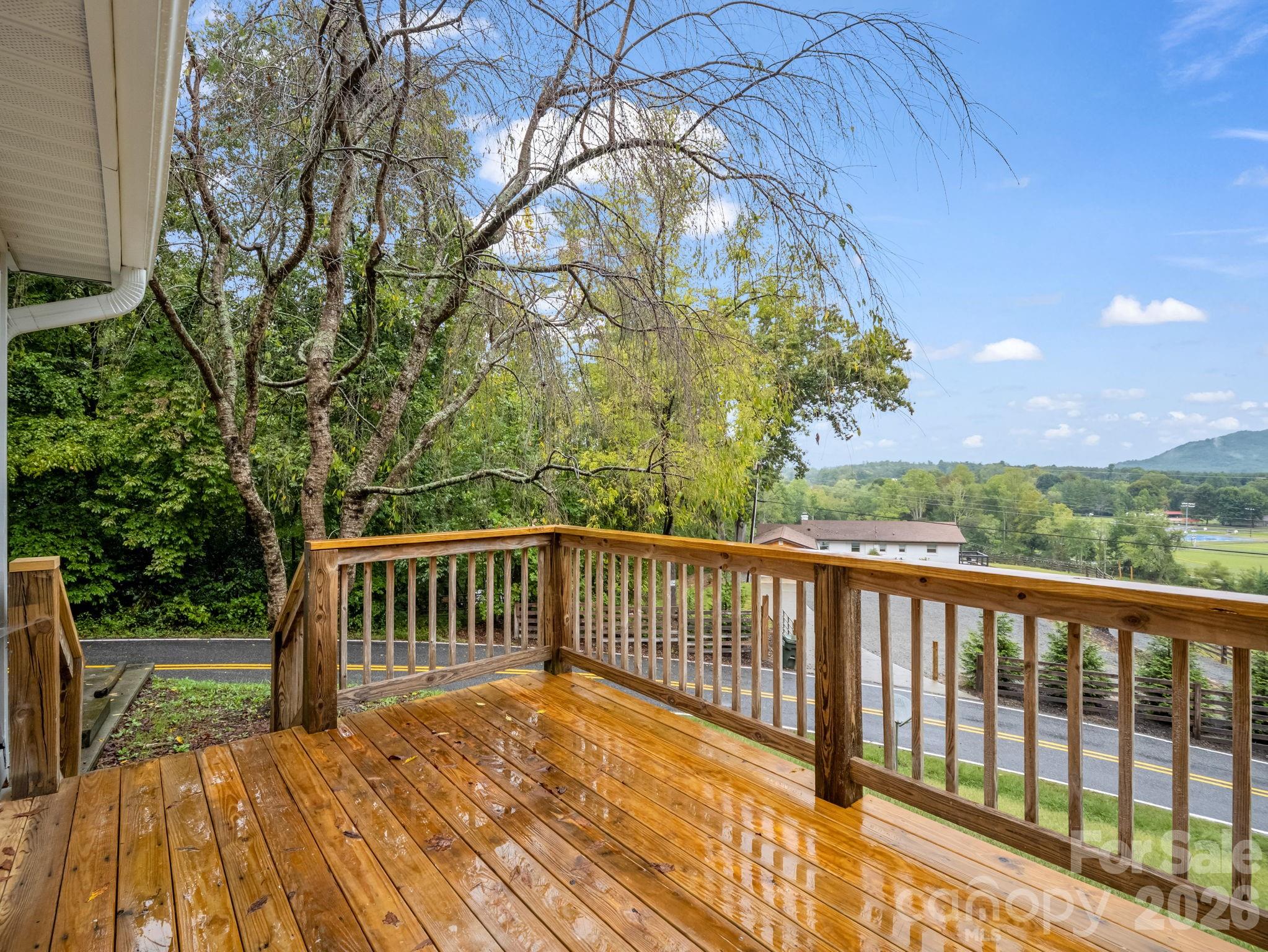 Single Family Residence at 117 Drexel Road, Hendersonville, photo 5 of 37