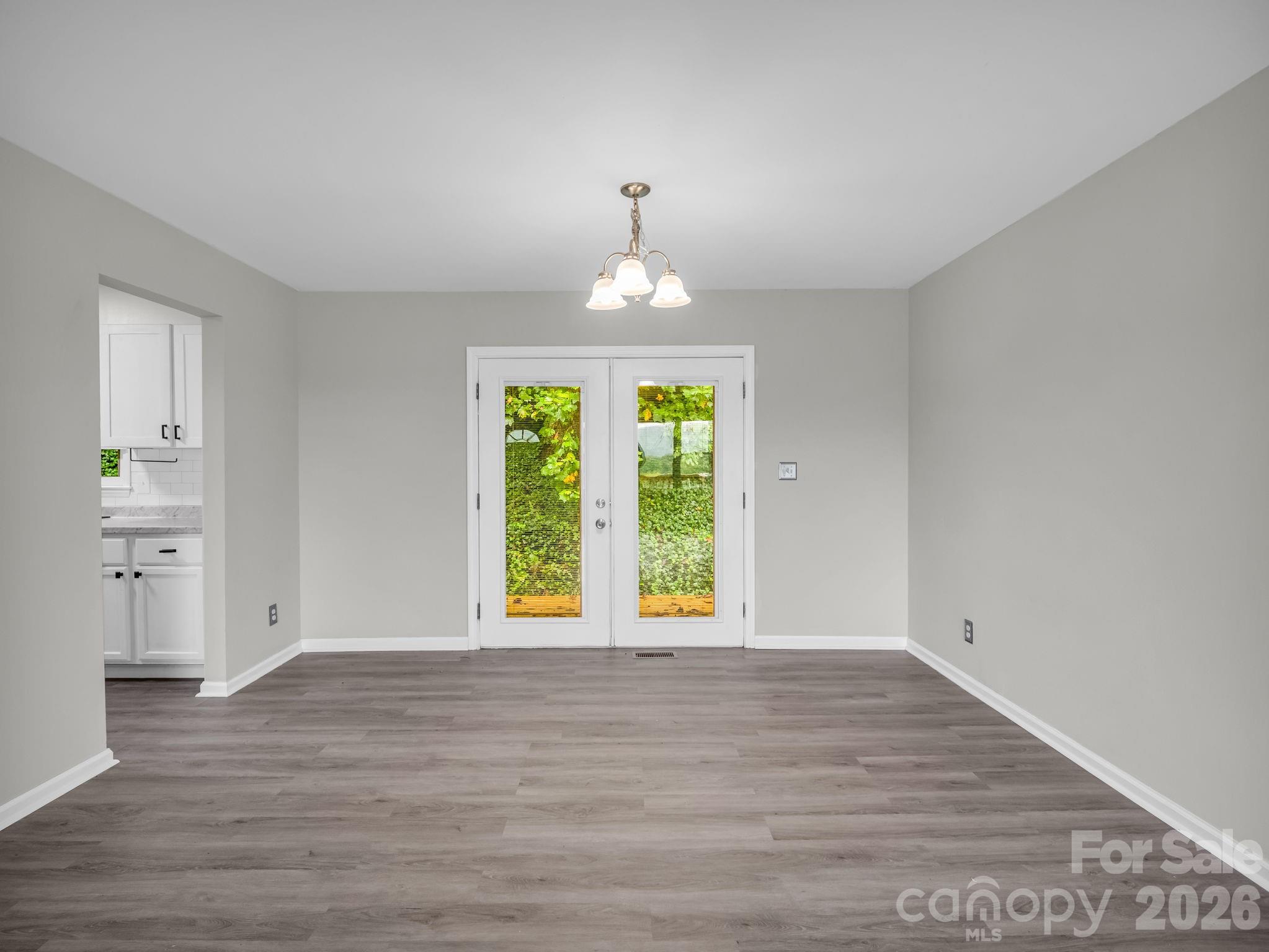 Single Family Residence at 117 Drexel Road, Hendersonville, photo 10 of 37