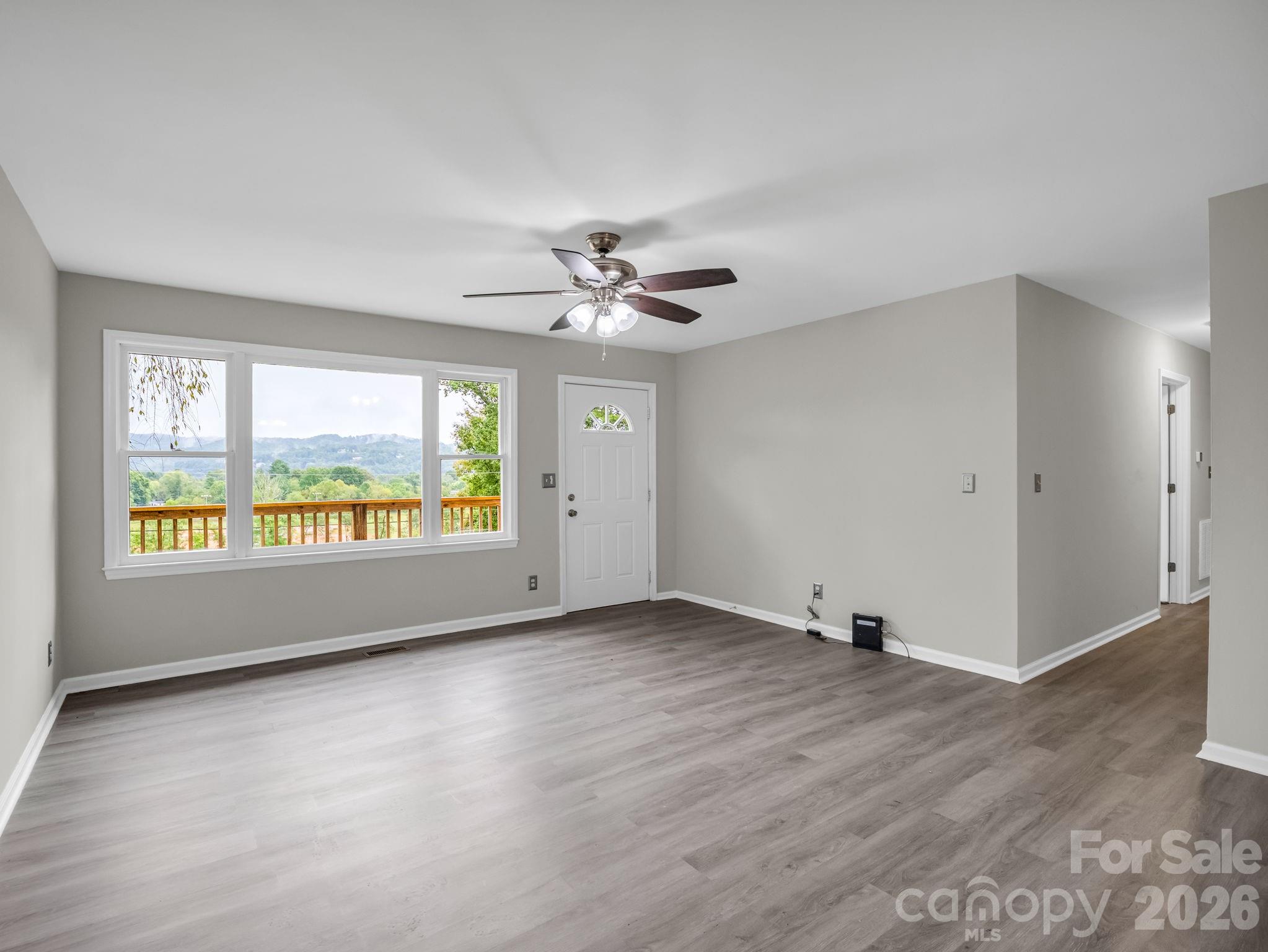 Single Family Residence at 117 Drexel Road, Hendersonville, photo 16 of 37