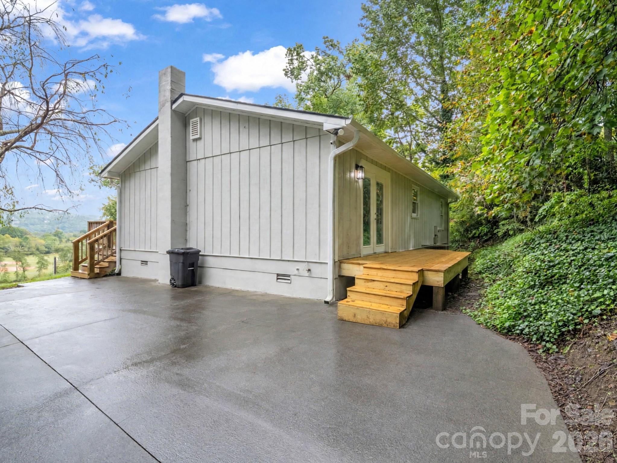 Single Family Residence at 117 Drexel Road, Hendersonville, photo 30 of 37