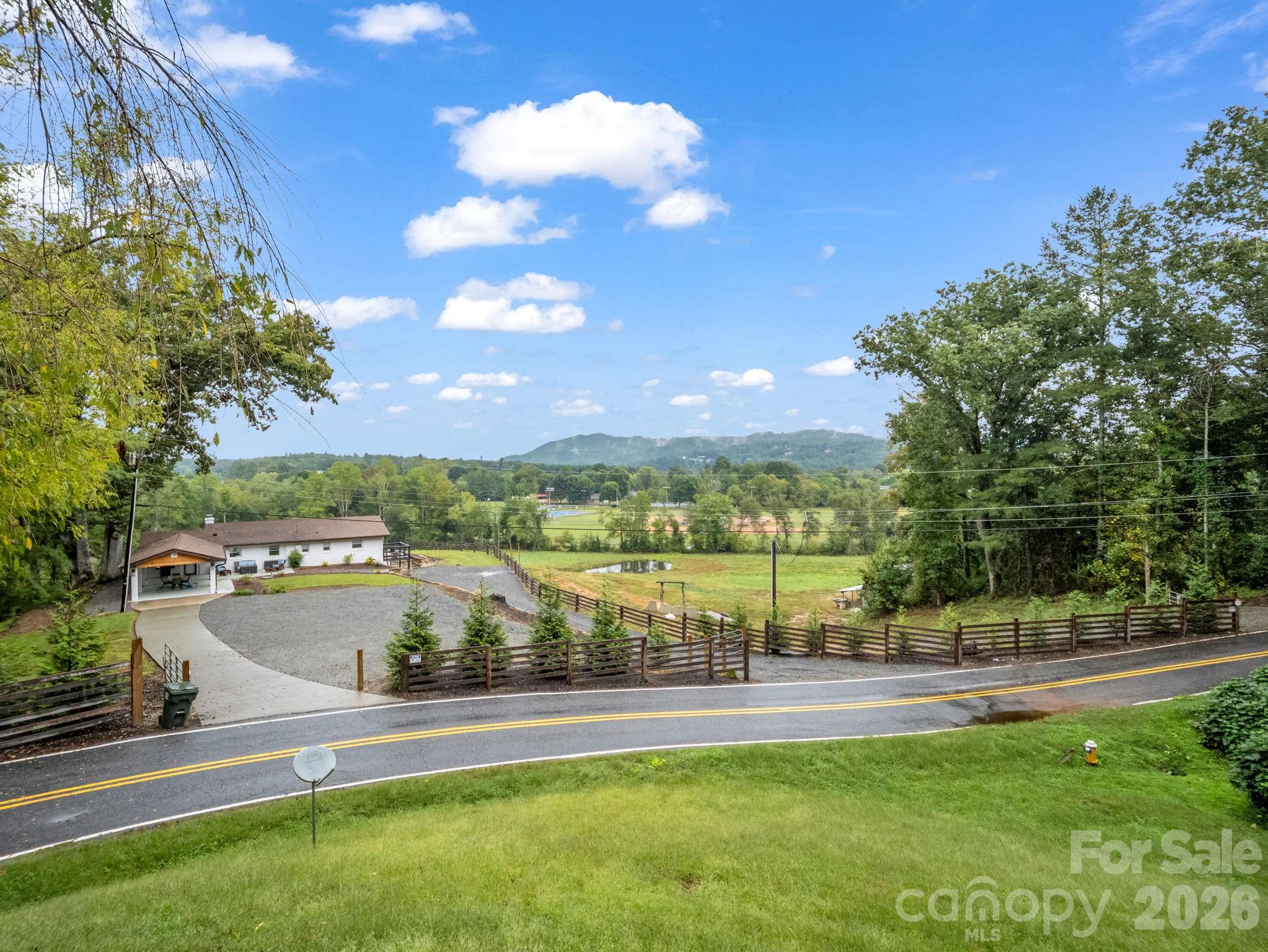 Single Family Residence at 117 Drexel Road, Hendersonville, photo 32 of 37