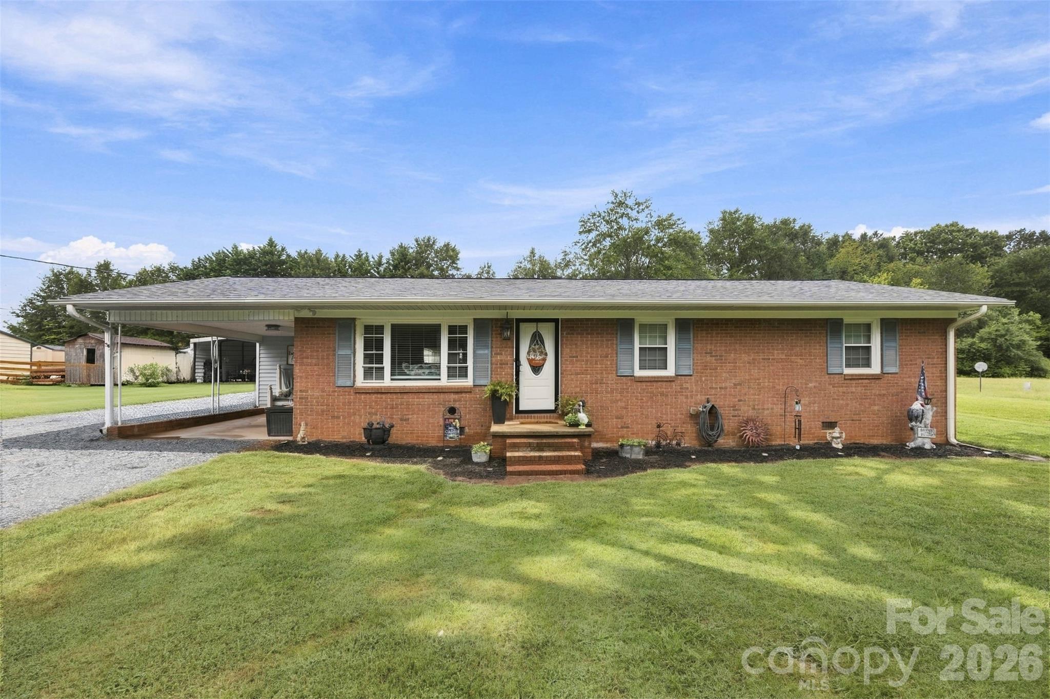 Single Family Residence at 1207 Scenic Drive, Shelby, photo 2 of 28