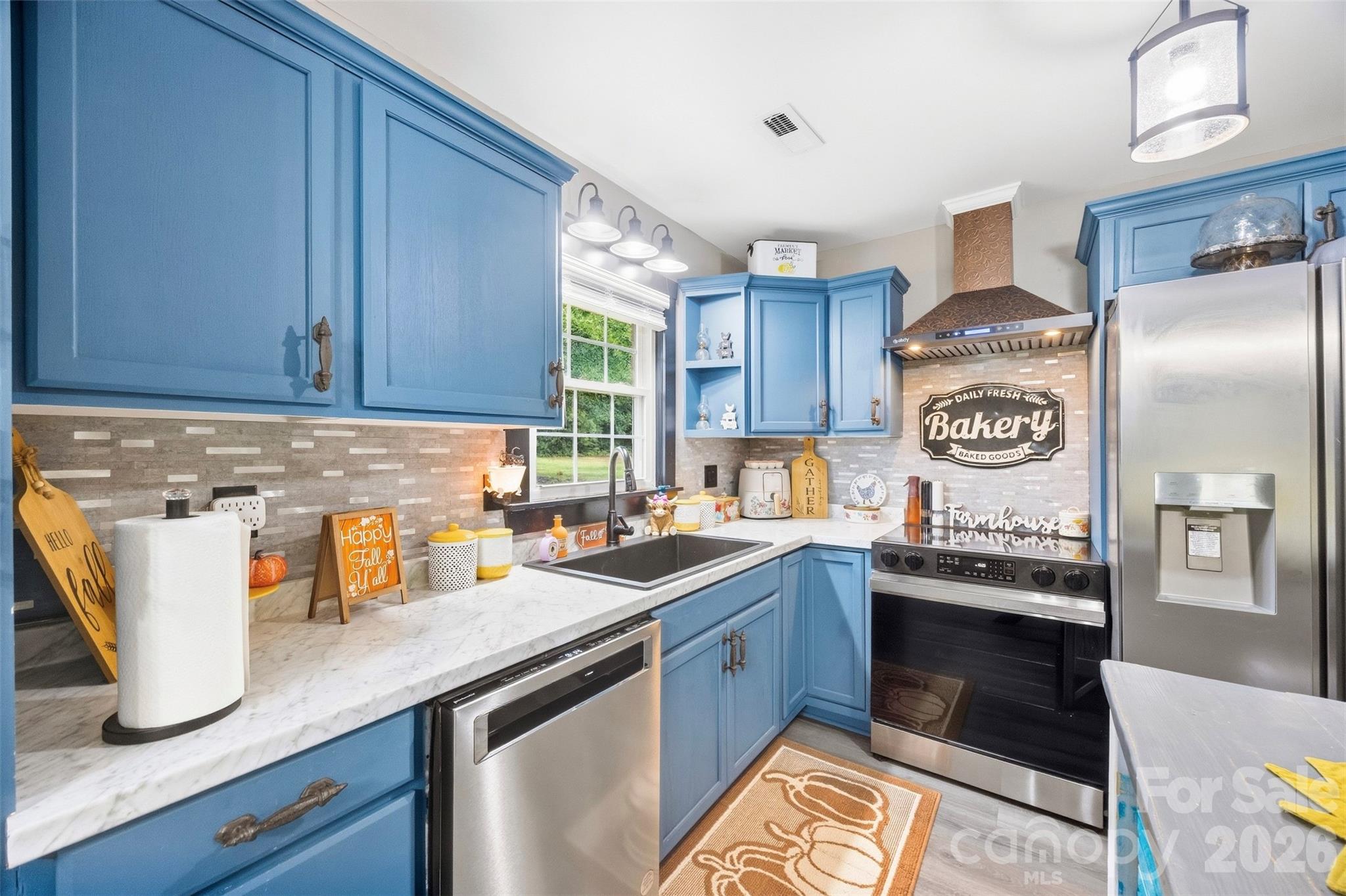 Single Family Residence at 1207 Scenic Drive, Shelby, photo 8 of 28