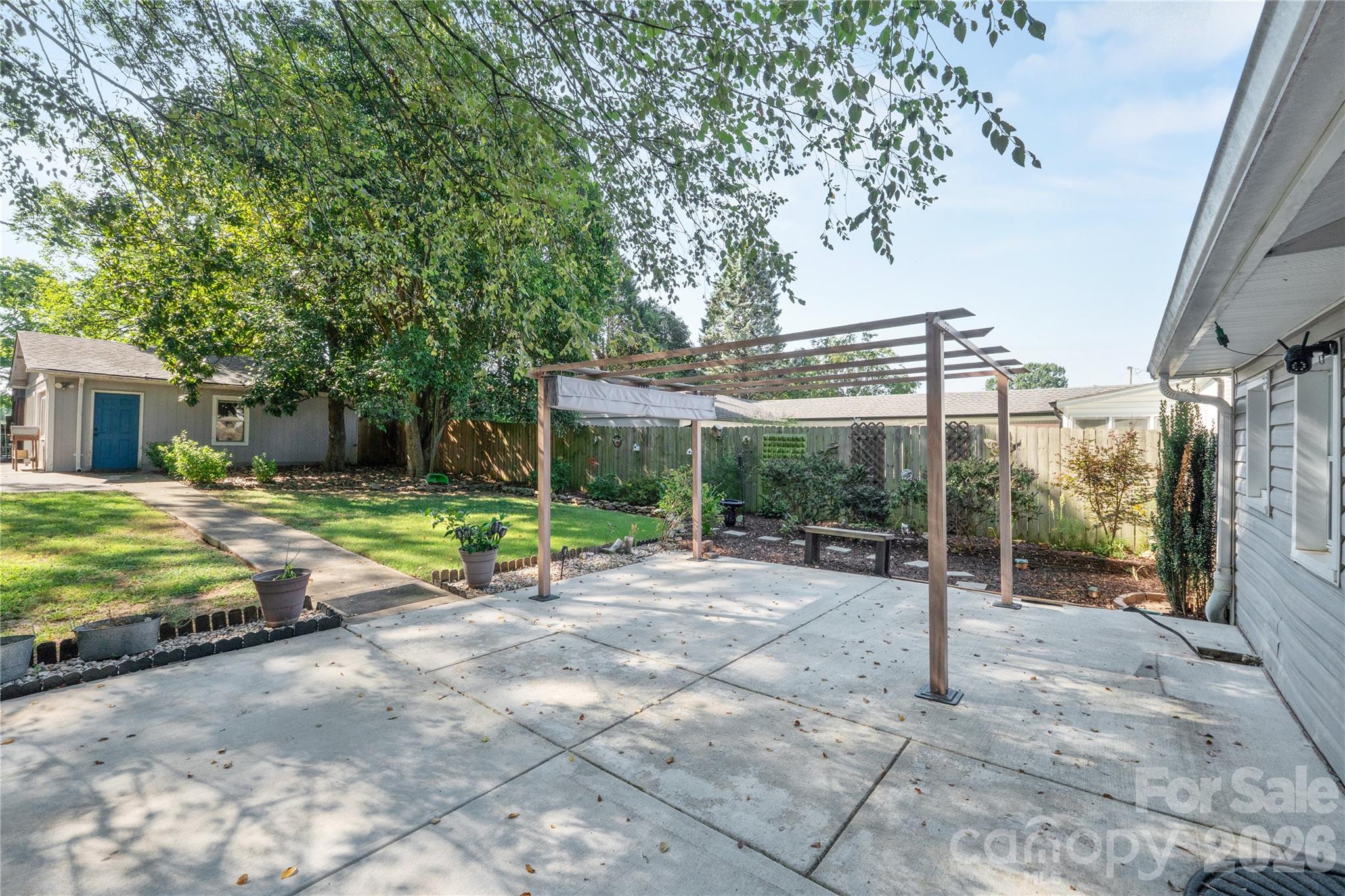 Large patio - 826 Davie Avenue, Statesville
