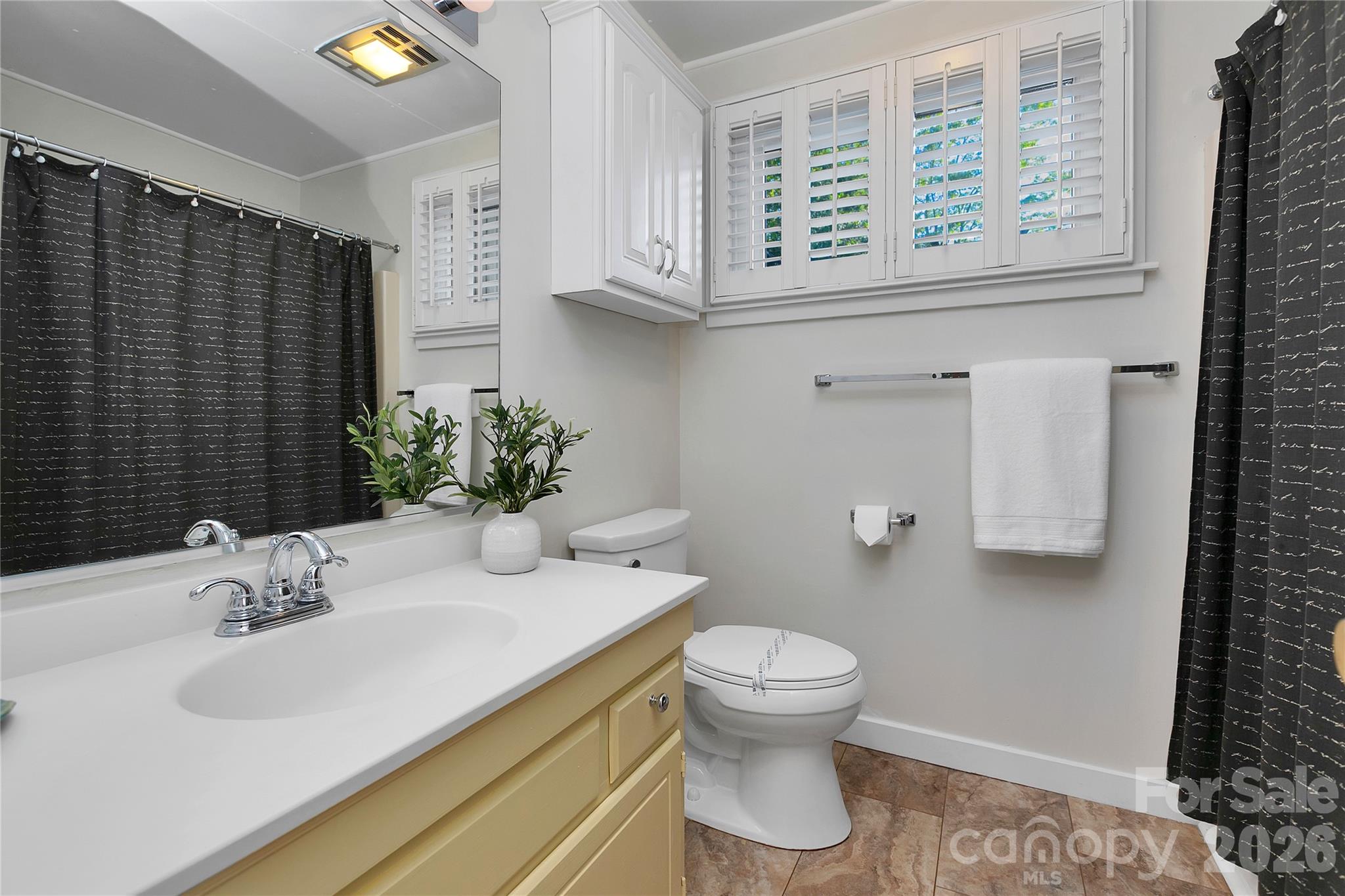 Secondary Bathroom - 210 Tinequa Drive, Brevard