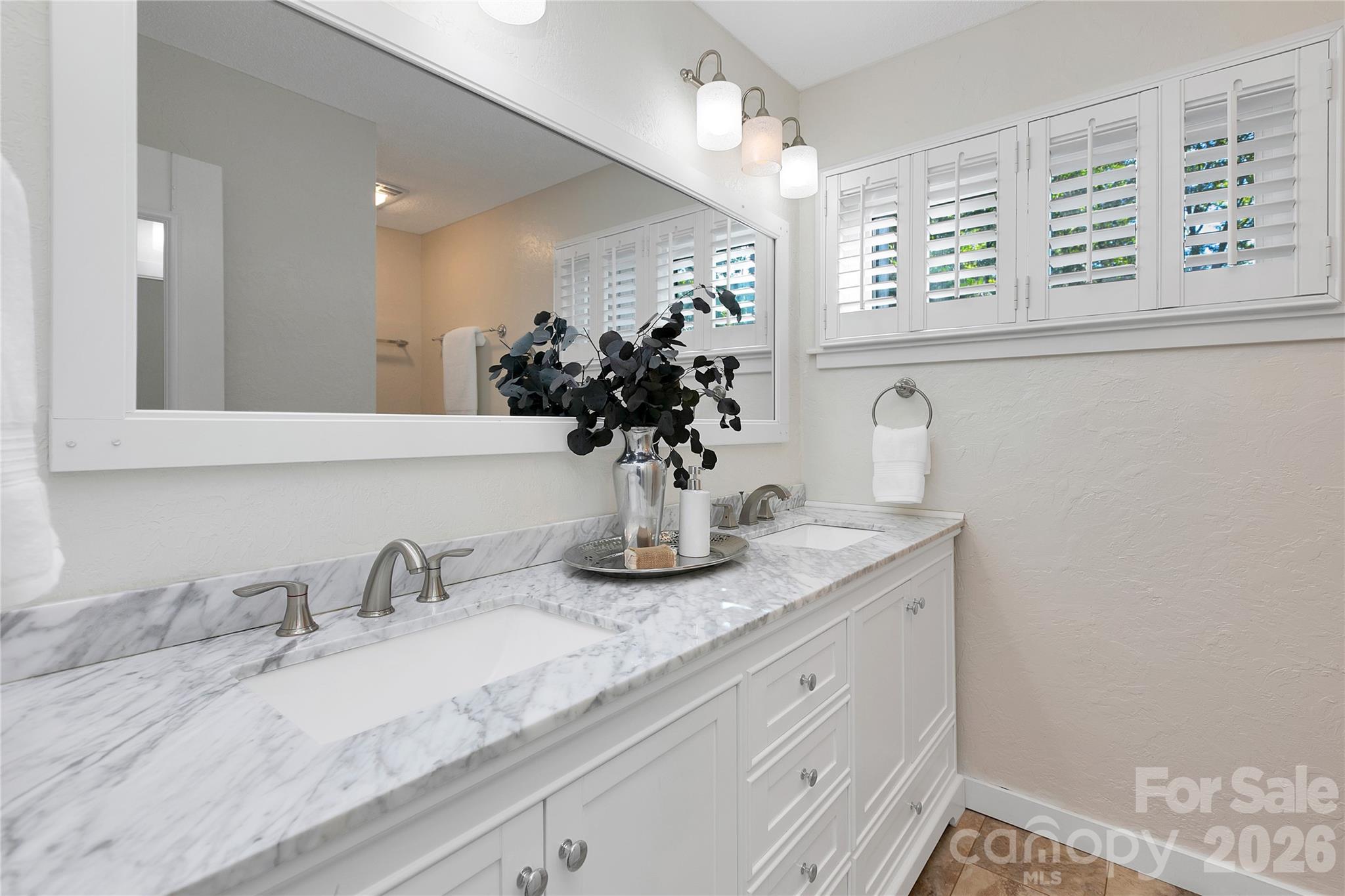 Primary bathroom - 210 Tinequa Drive, Brevard