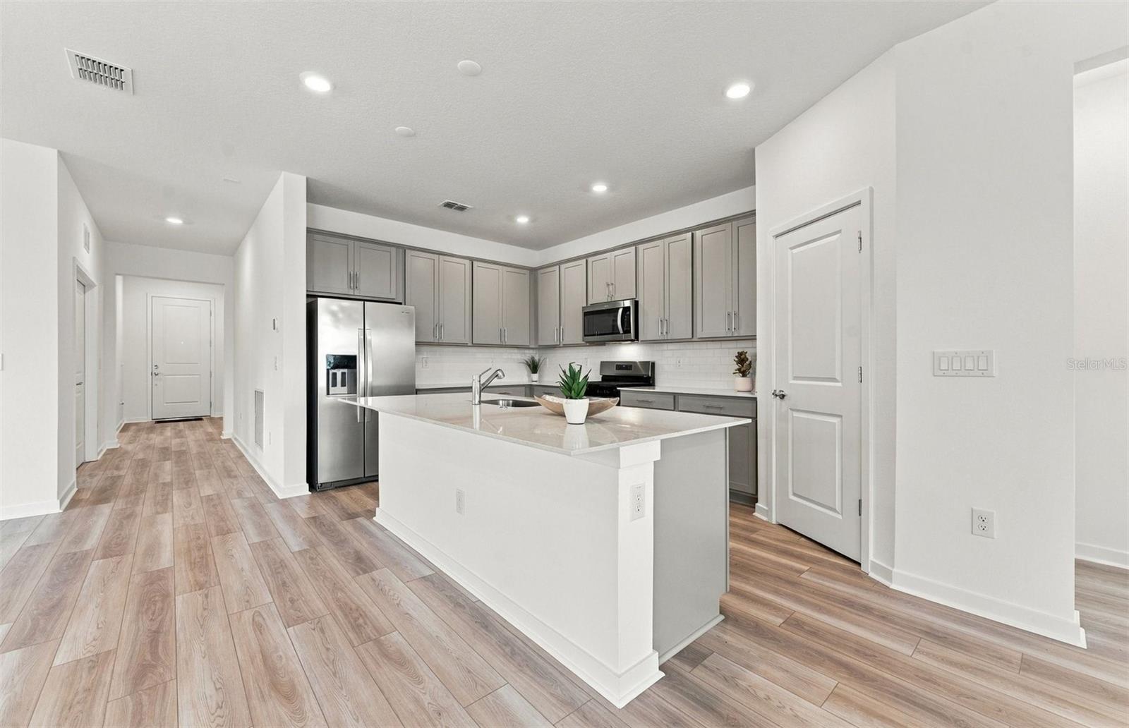 Stylish Kitchen - 10045 TRELLIS VINE WAY, PARRISH