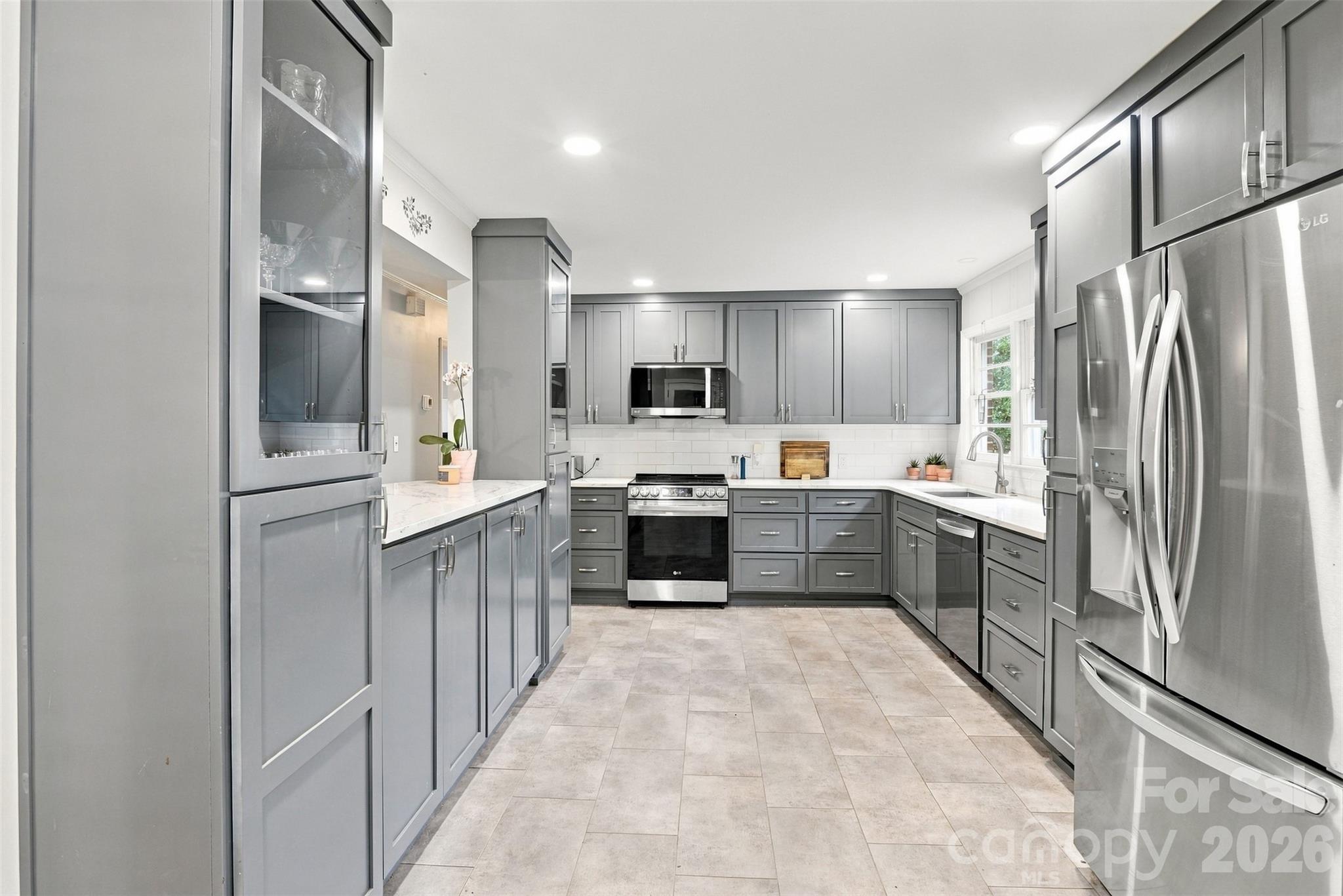 Single Family Residence at 561 Forest Way Drive, Fort Mill, photo 6 of 26