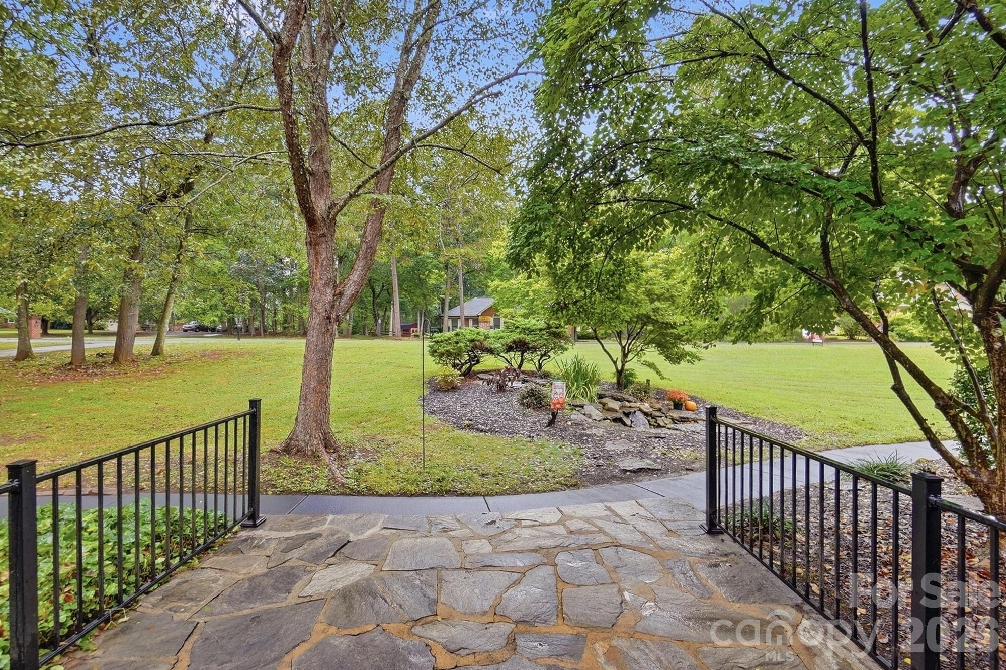 Single Family Residence at 1304 Presson Farm Lane, Monroe, photo 5 of 48