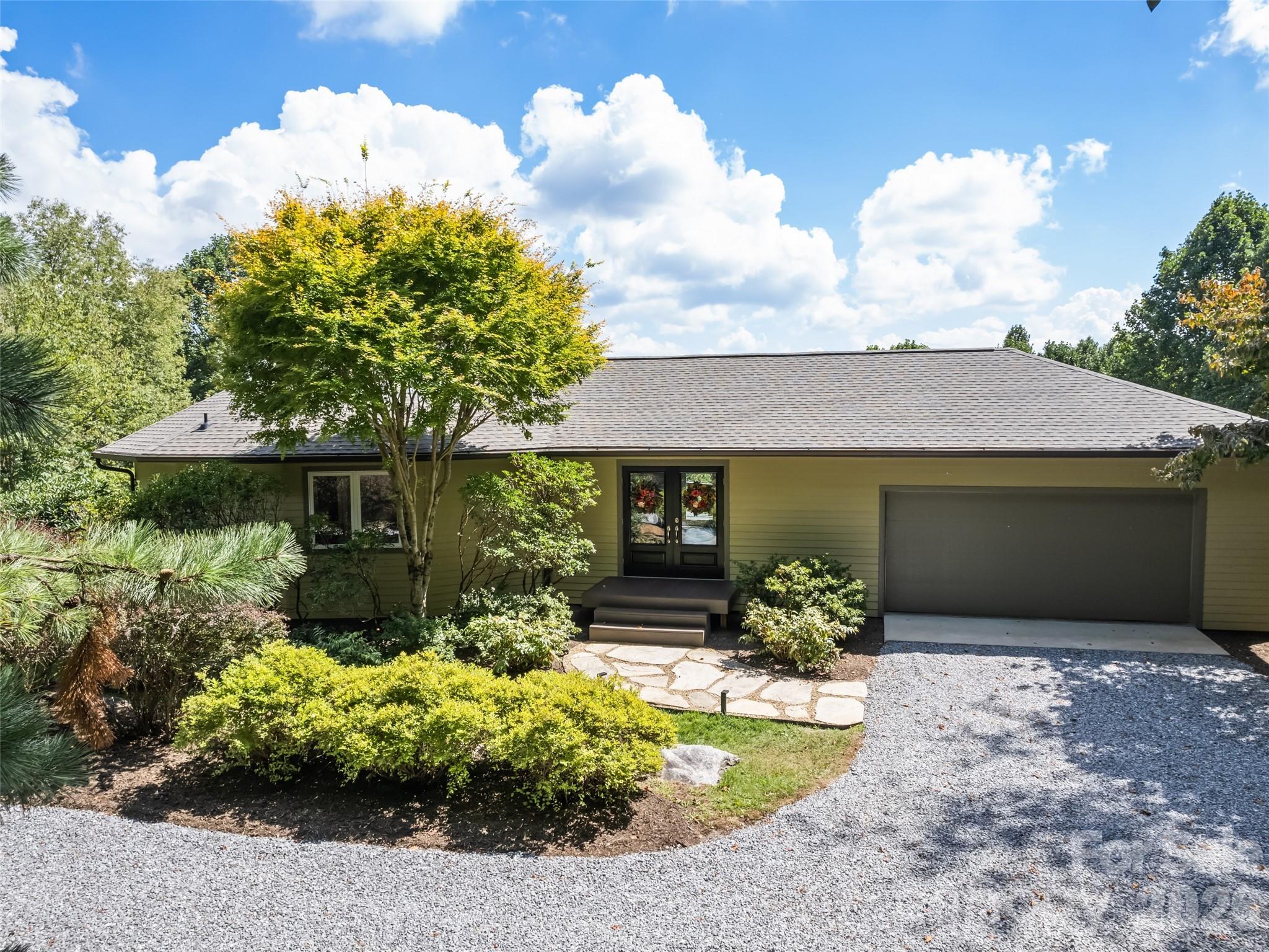 Single Family Residence at 555 Live Oak Loop, Waynesville, photo 2 of 48