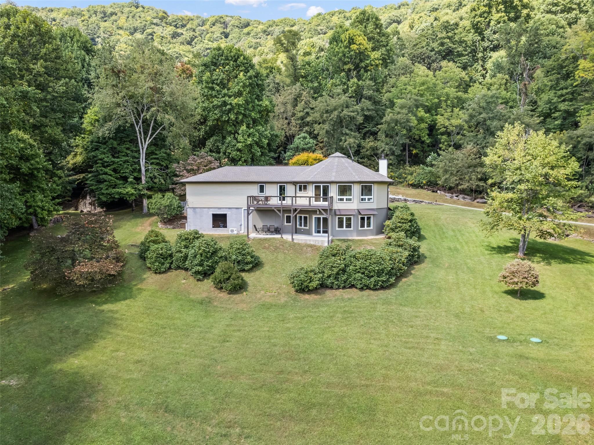 Single Family Residence at 555 Live Oak Loop, Waynesville, photo 3 of 48
