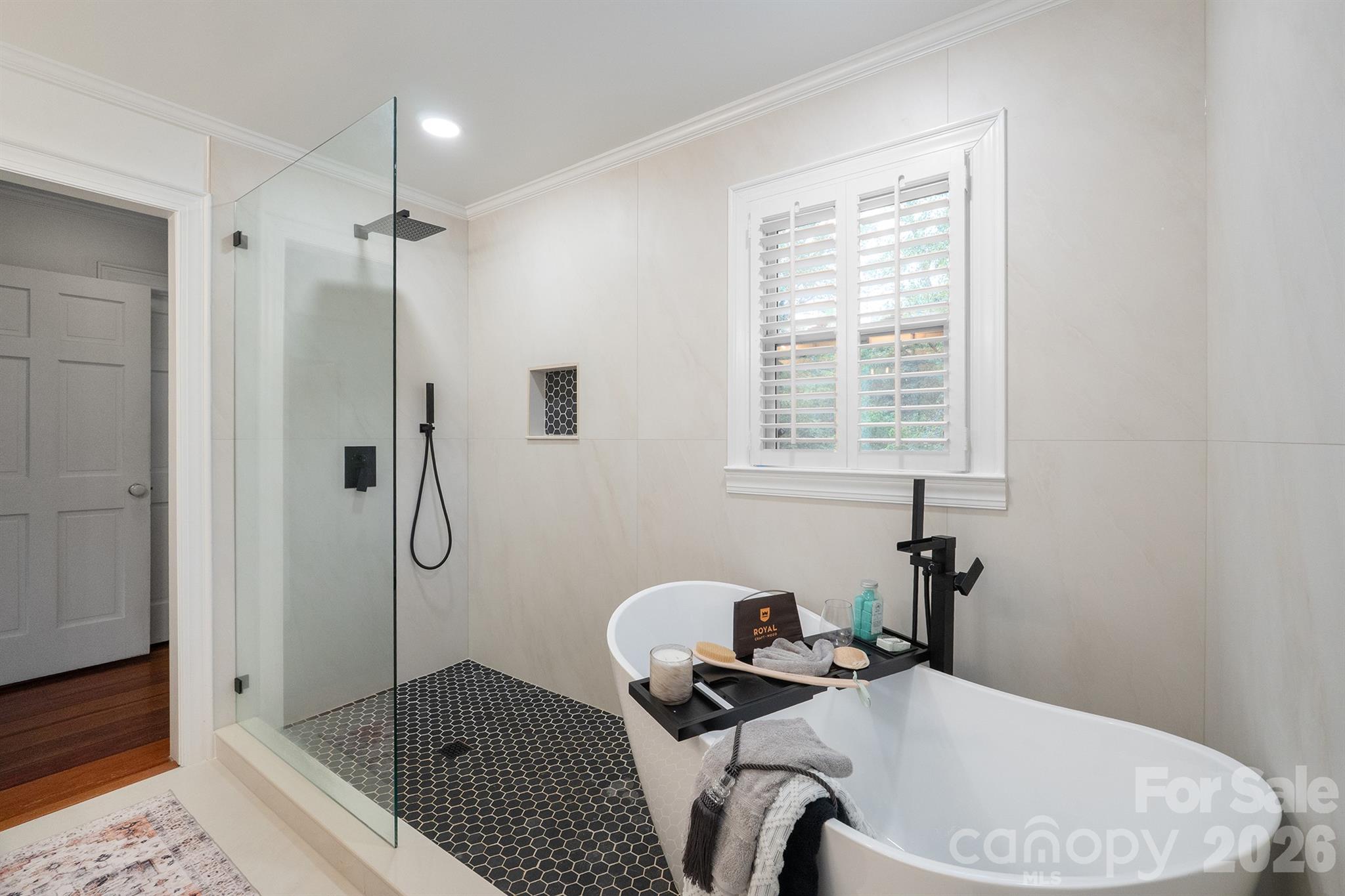 new luxury soaker tub and walk in shower - 2720 Steeplechase Road, Gastonia
