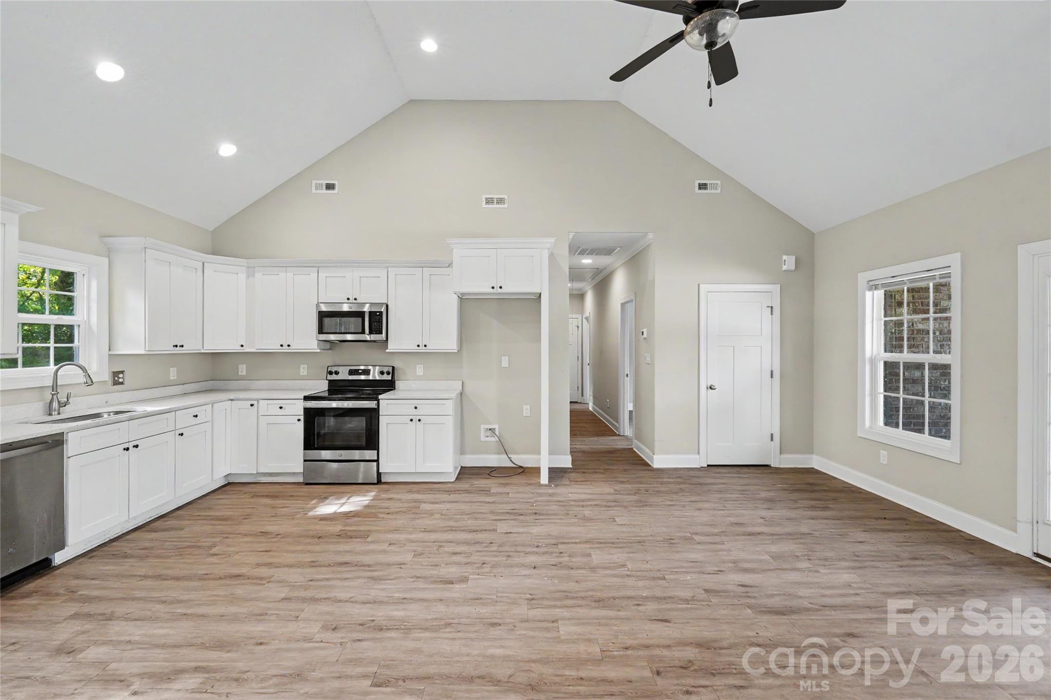 Single Family Residence at 161 Ole Eastpointe Drive, York, photo 11 of 26