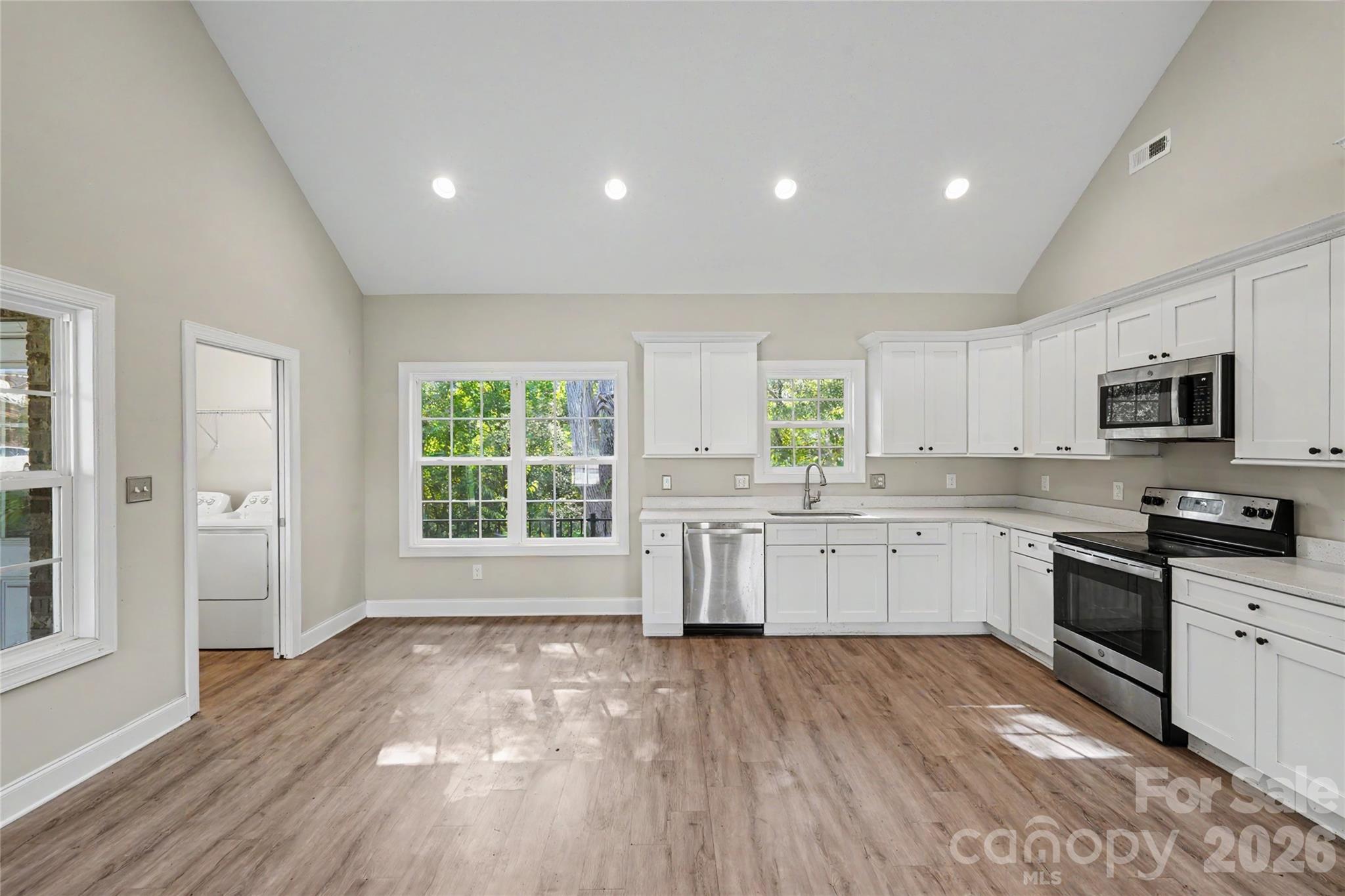 Single Family Residence at 161 Ole Eastpointe Drive, York, photo 13 of 26