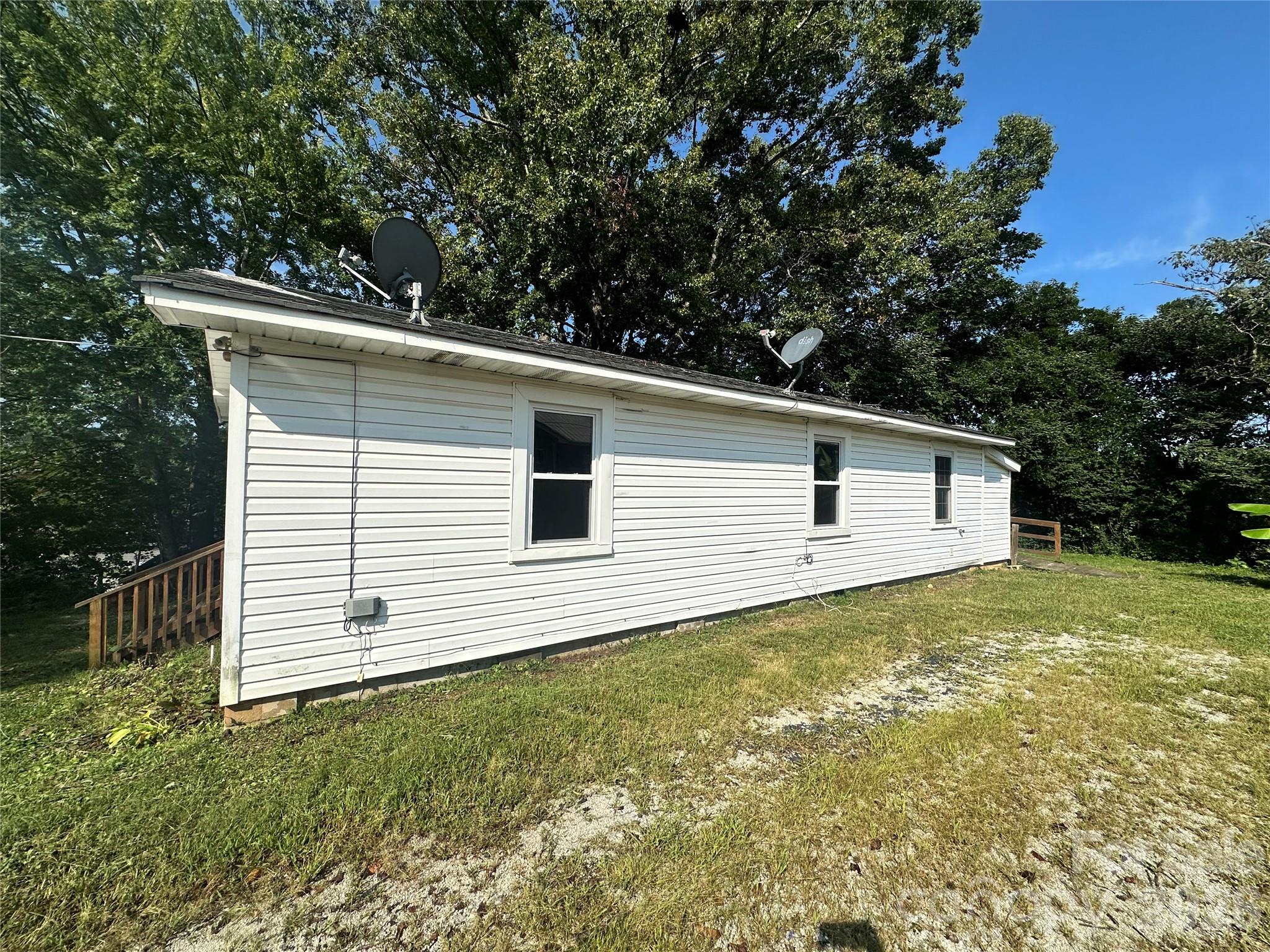 side/ parking - 901 State Street, Marion