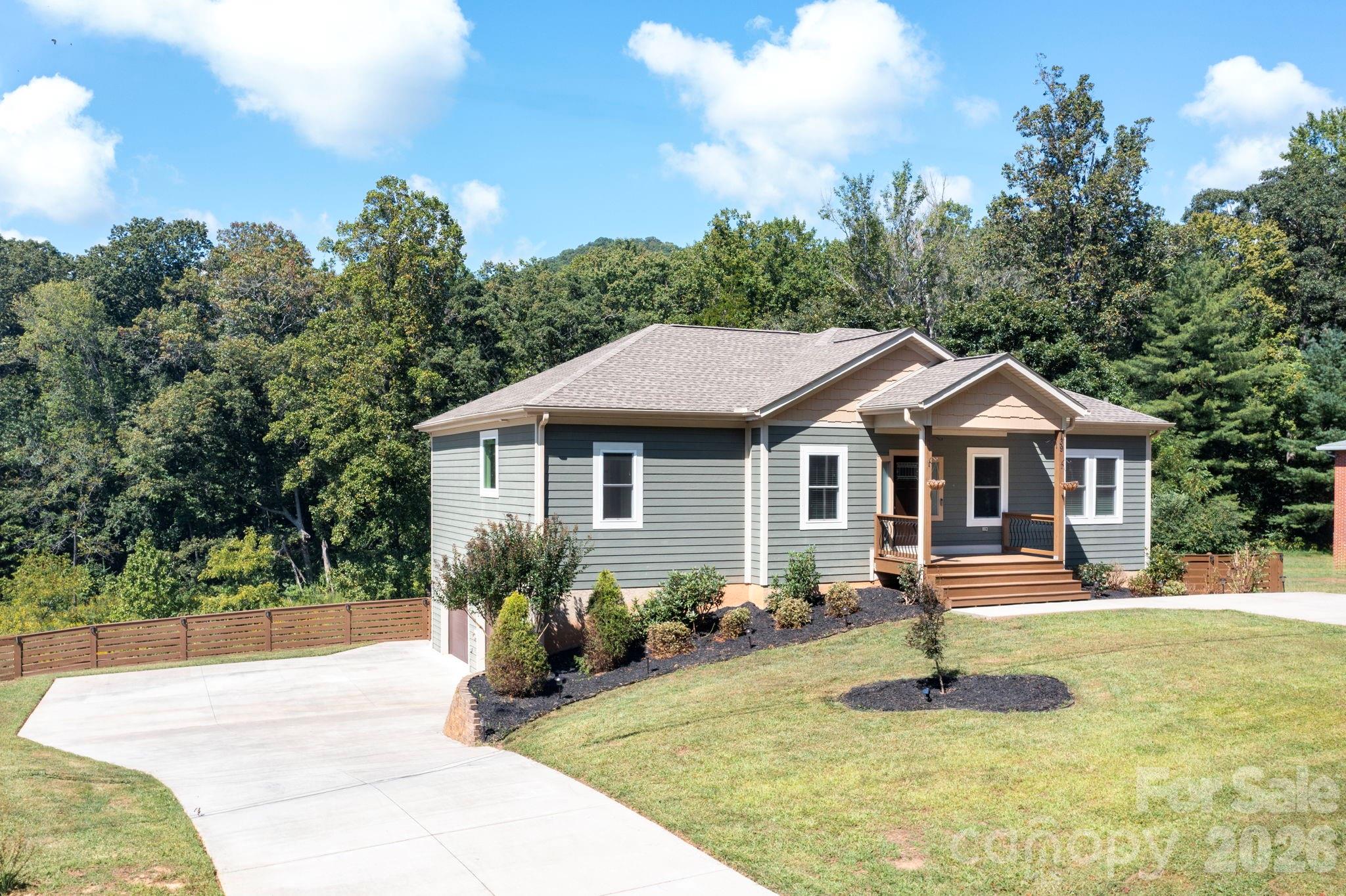 Main level living with attached 2 car garage - 139 Ridge Road, Candler
