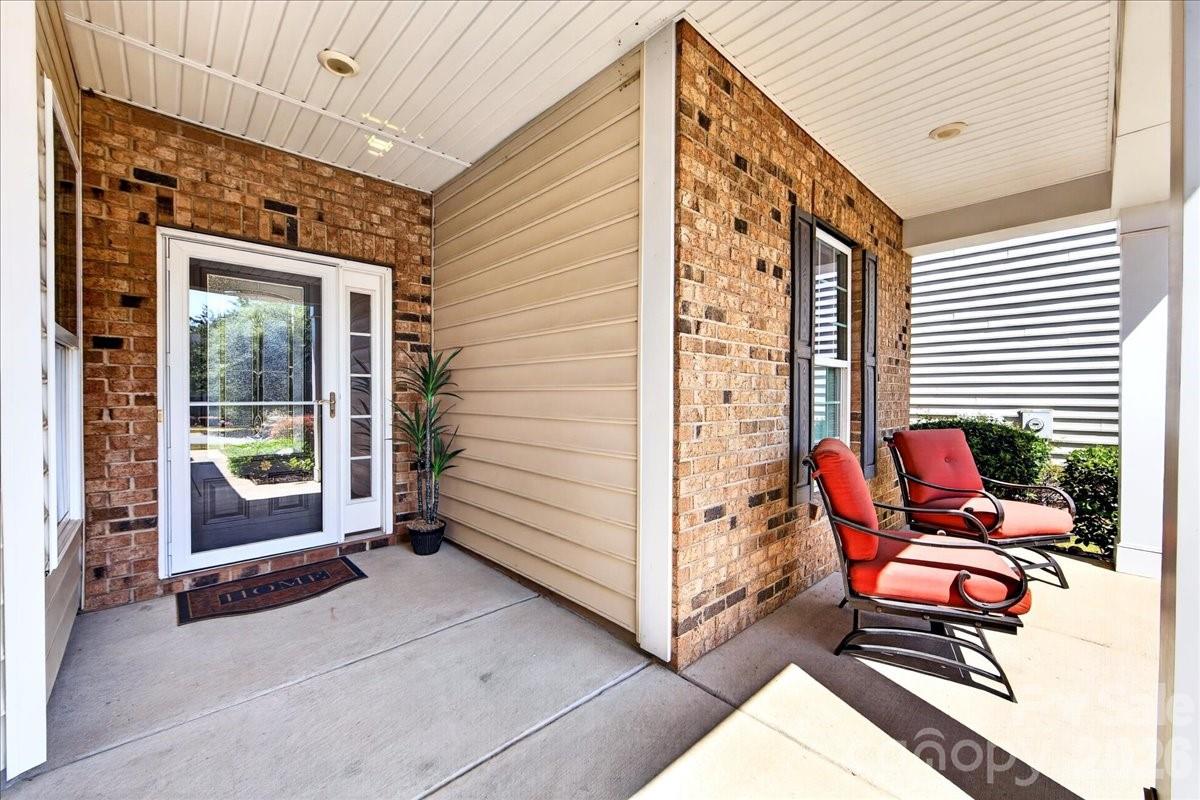 Single Family Residence at 744 Bearcamp Way, Fort Mill, photo 2 of 47