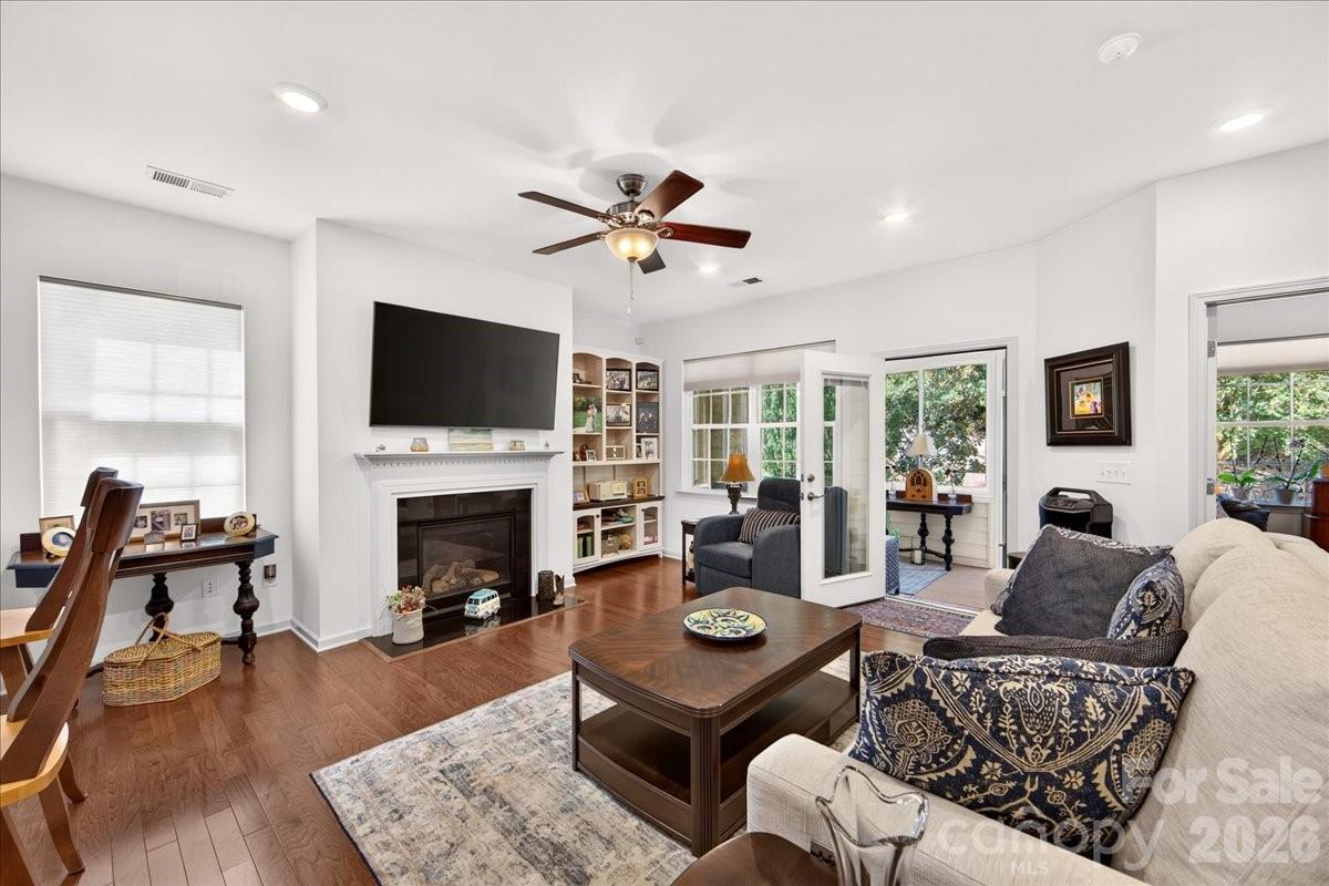 Single Family Residence at 744 Bearcamp Way, Fort Mill, photo 13 of 47