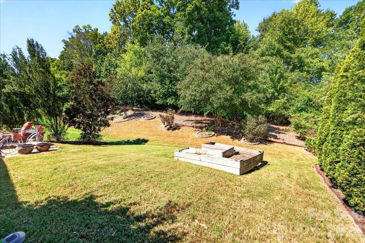 Single Family Residence at 744 Bearcamp Way, Fort Mill, photo 30 of 47