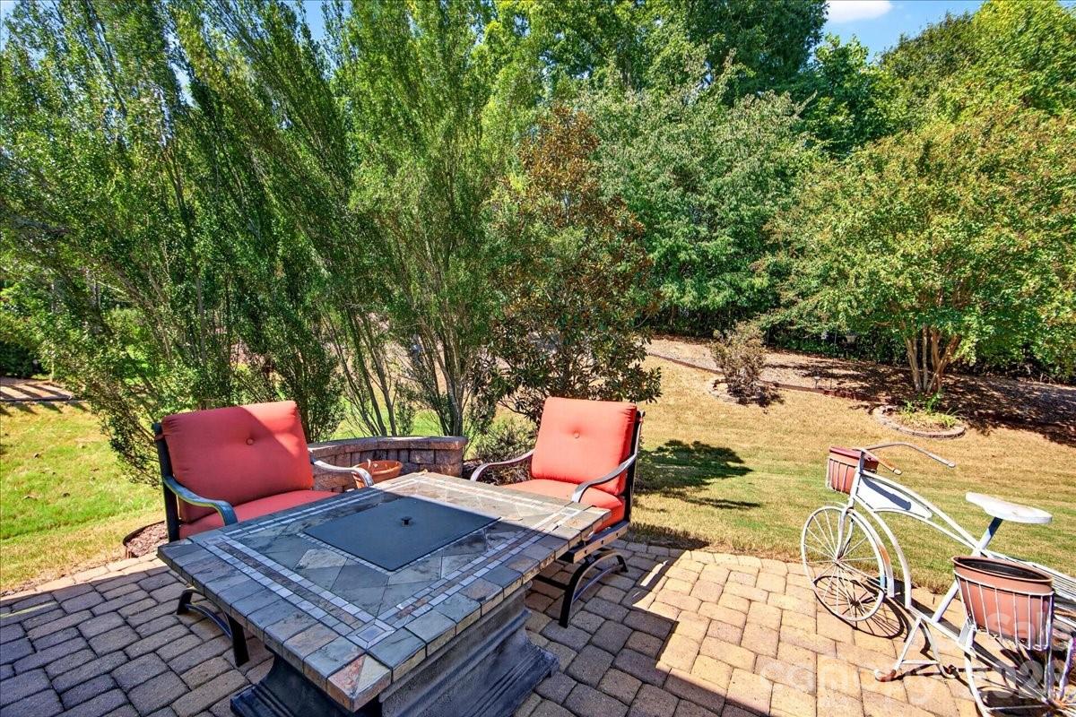 Single Family Residence at 744 Bearcamp Way, Fort Mill, photo 31 of 47