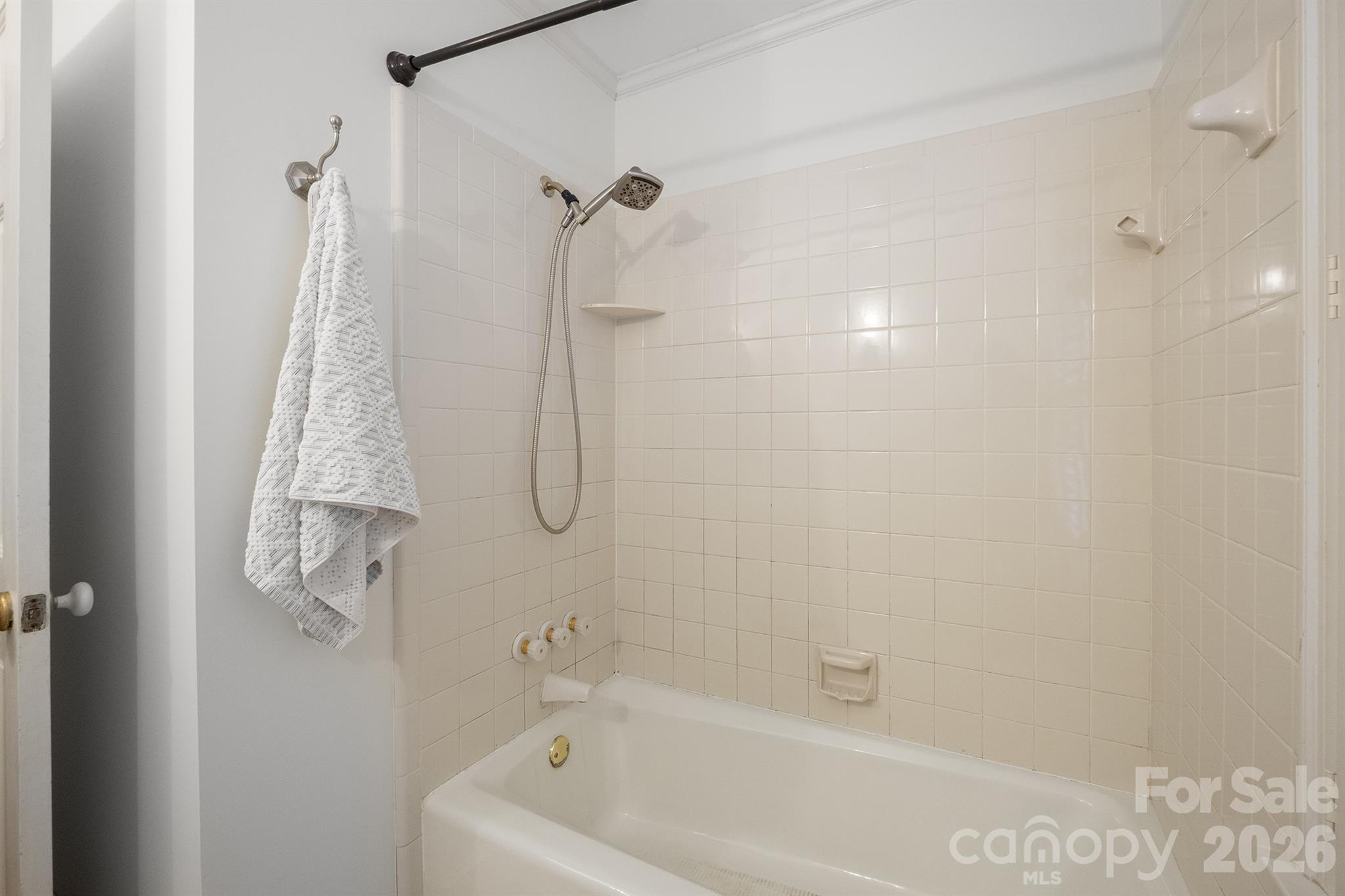 full bath up - 2720 Steeplechase Road, Gastonia
