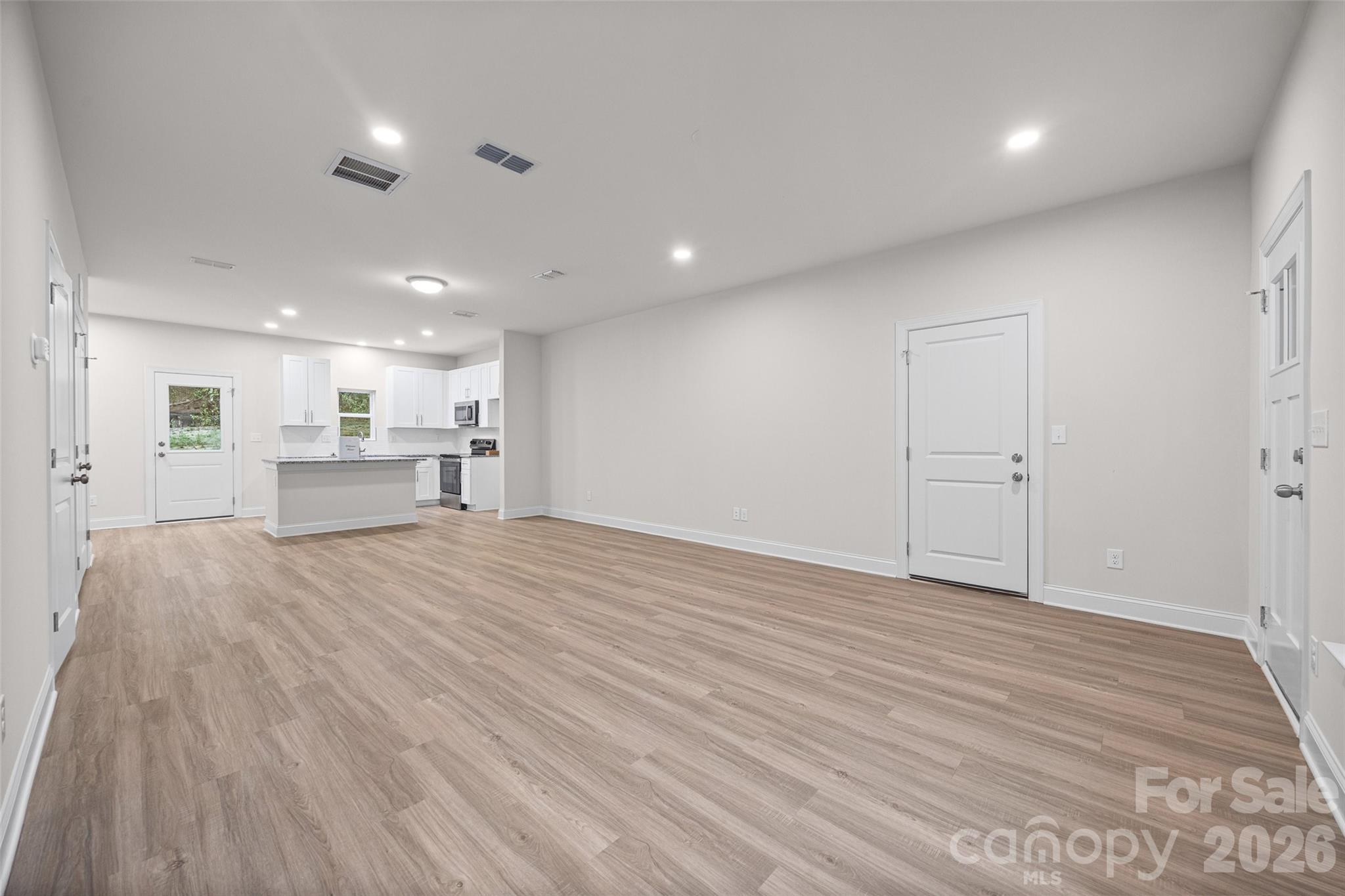 Single Family Residence at 610 W Lewis Street, Dallas, photo 4 of 29