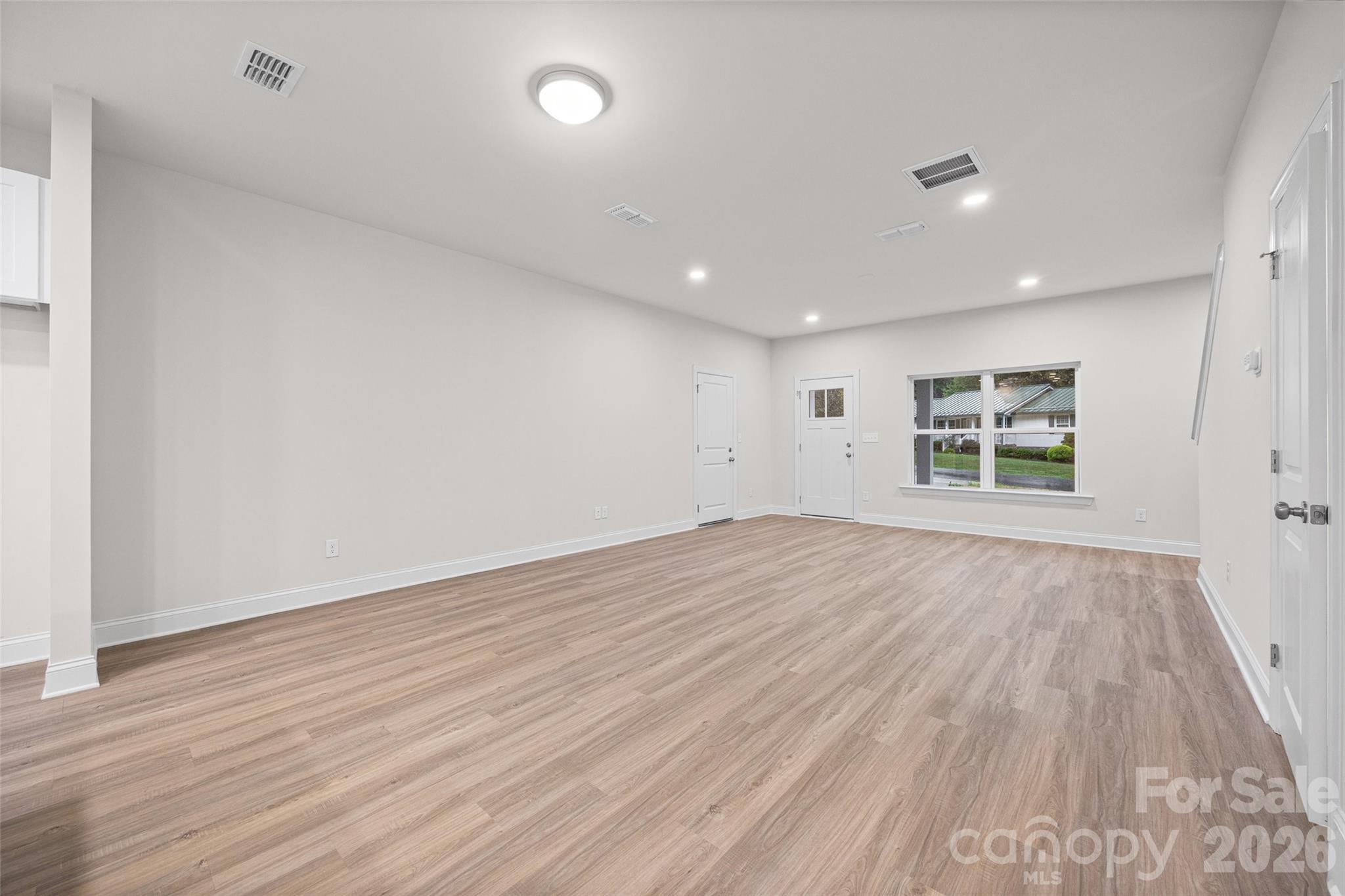 Single Family Residence at 610 W Lewis Street, Dallas, photo 7 of 29