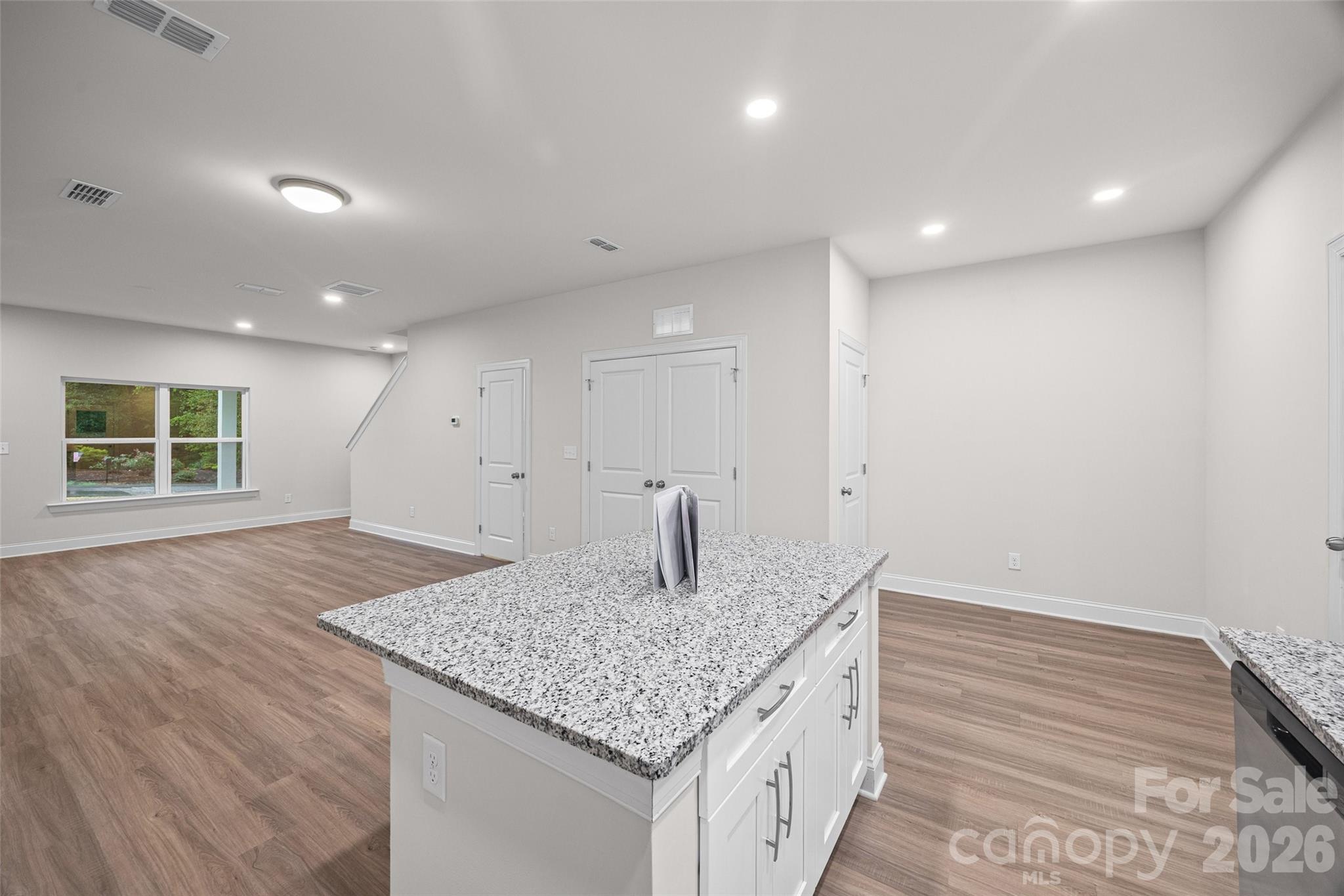 Single Family Residence at 610 W Lewis Street, Dallas, photo 11 of 29