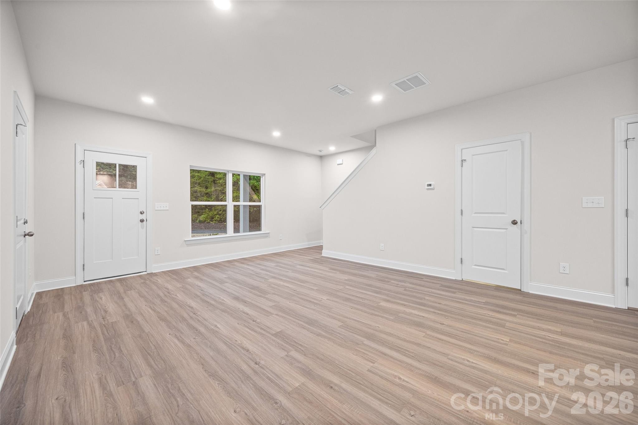 Single Family Residence at 608 W Lewis Street, Dallas, photo 6 of 30