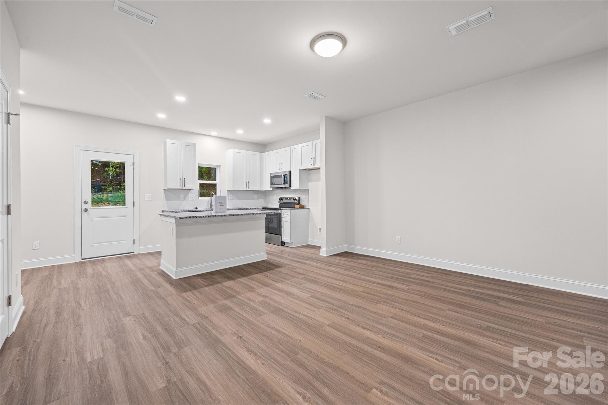Single Family Residence at 608 W Lewis Street, Dallas, photo 7 of 30