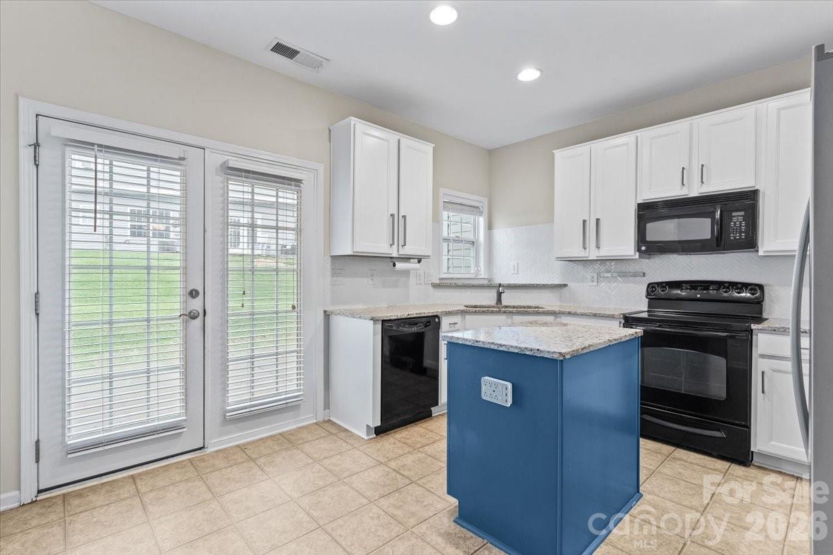 Kitchen - 10563 Stoneacre Court, Pineville
