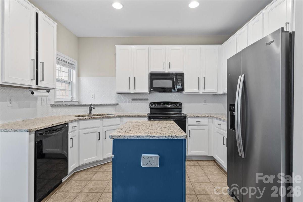 Kitchen - 10563 Stoneacre Court, Pineville