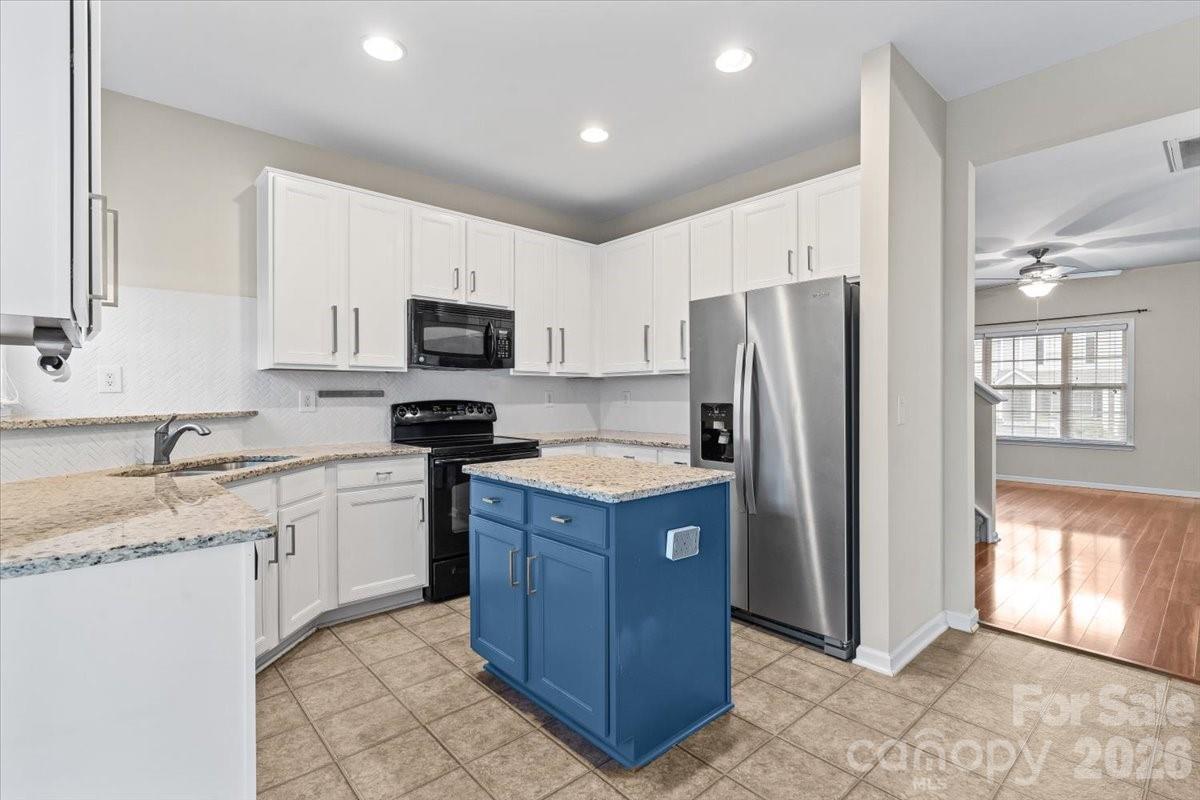 Kitchen - 10563 Stoneacre Court, Pineville