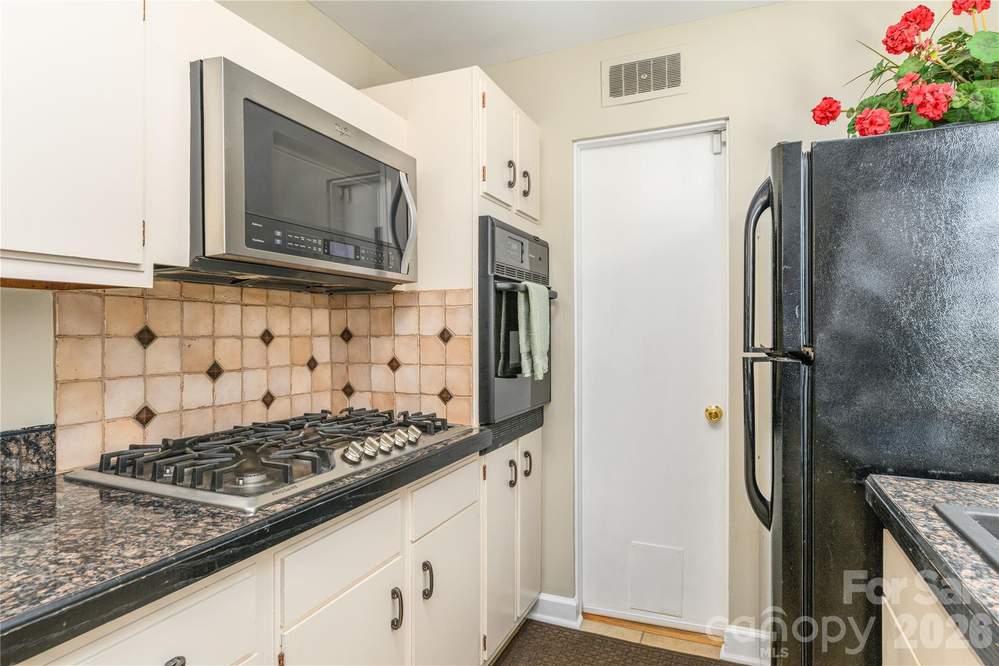 Single Family Residence at 111 Gracelyn Road, Asheville, photo 12 of 34