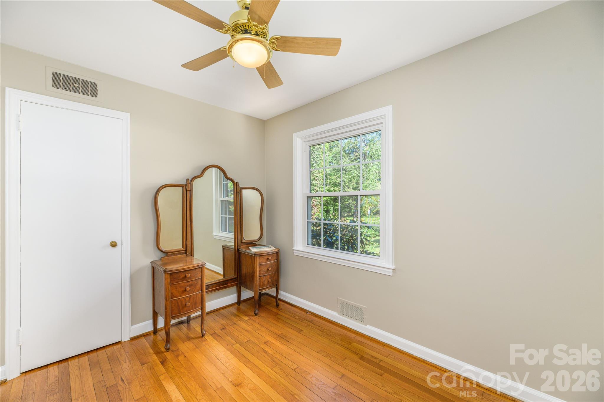 Cozy 3rd bedroom was formerly used as an office space. - 111 Gracelyn Road, Asheville