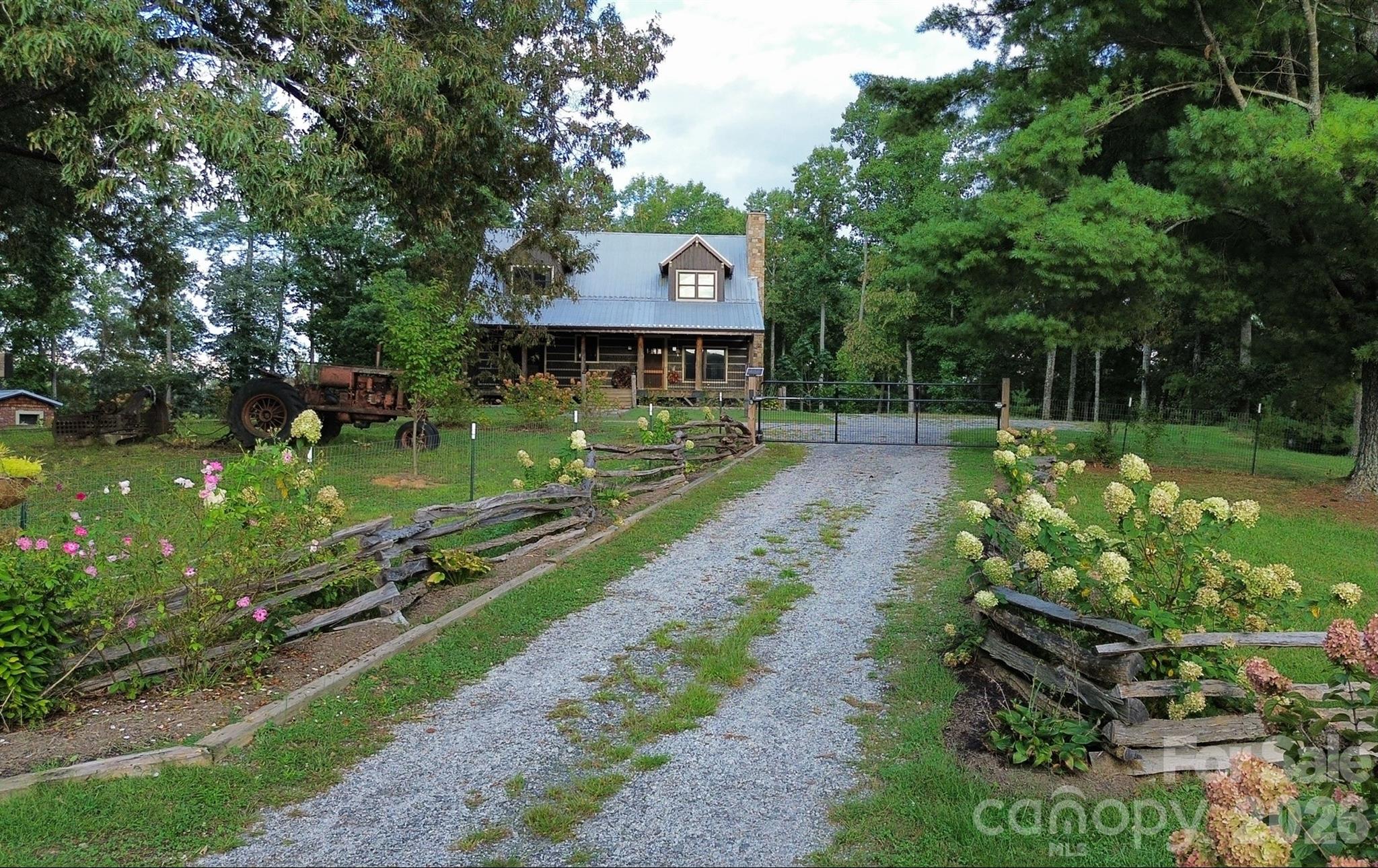 Single Family Residence at 10 Black Bear Valley Drive, Hendersonville, photo 30 of 33