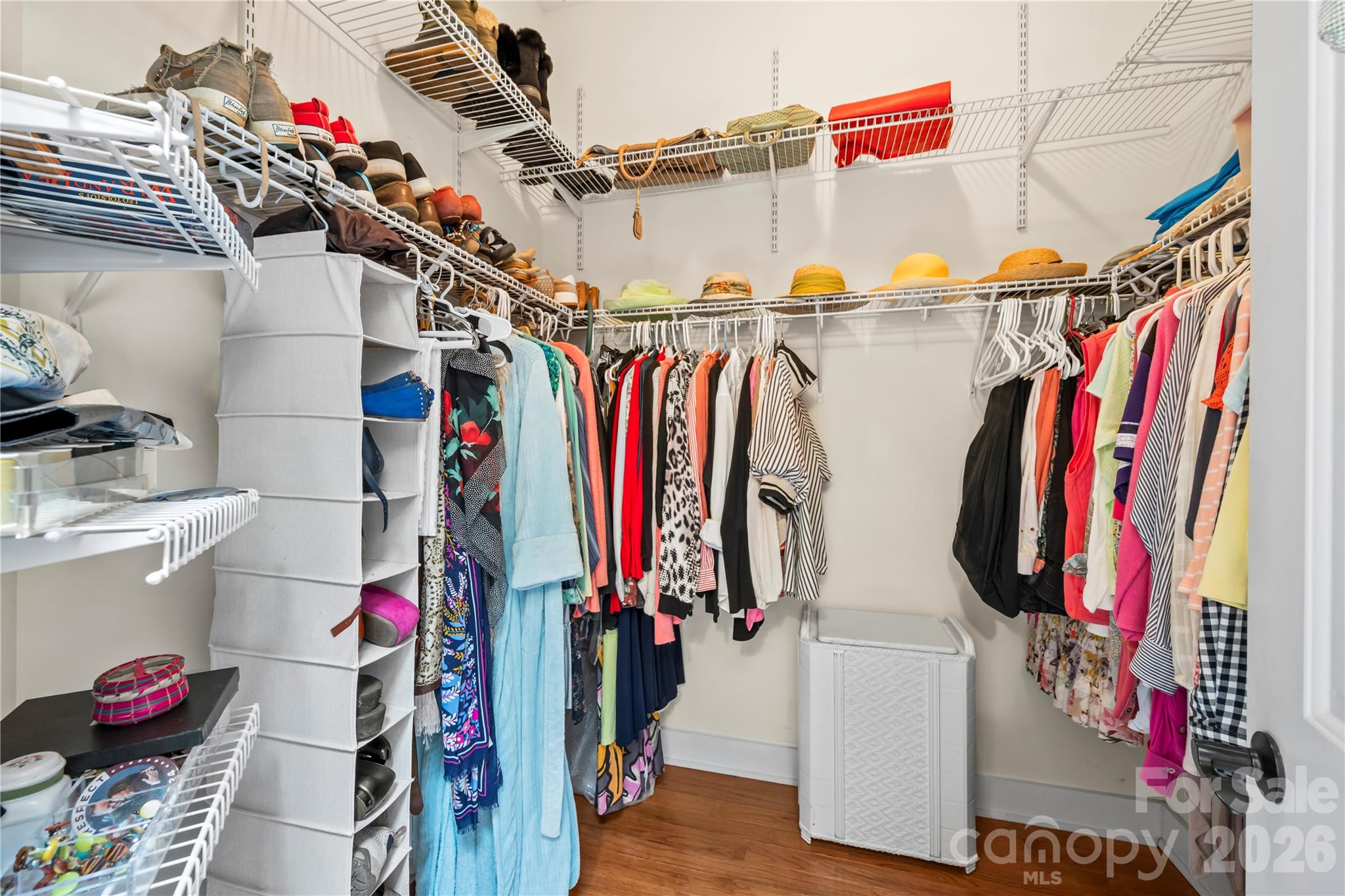 Large walk-in closet - 27 Dreambird Drive, Leicester
